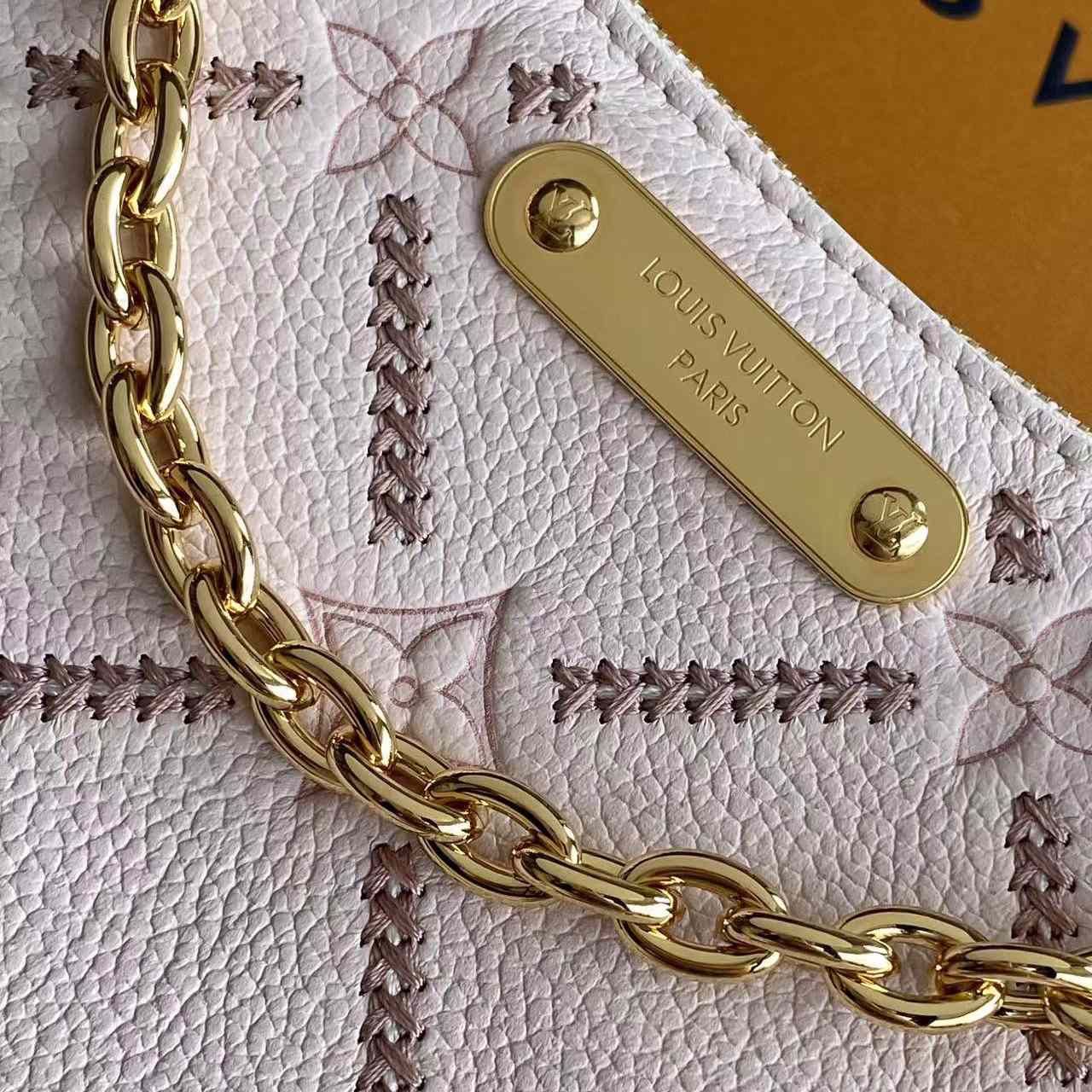 Louis Vuitton Pochette Liv M29495 - DesignerGu