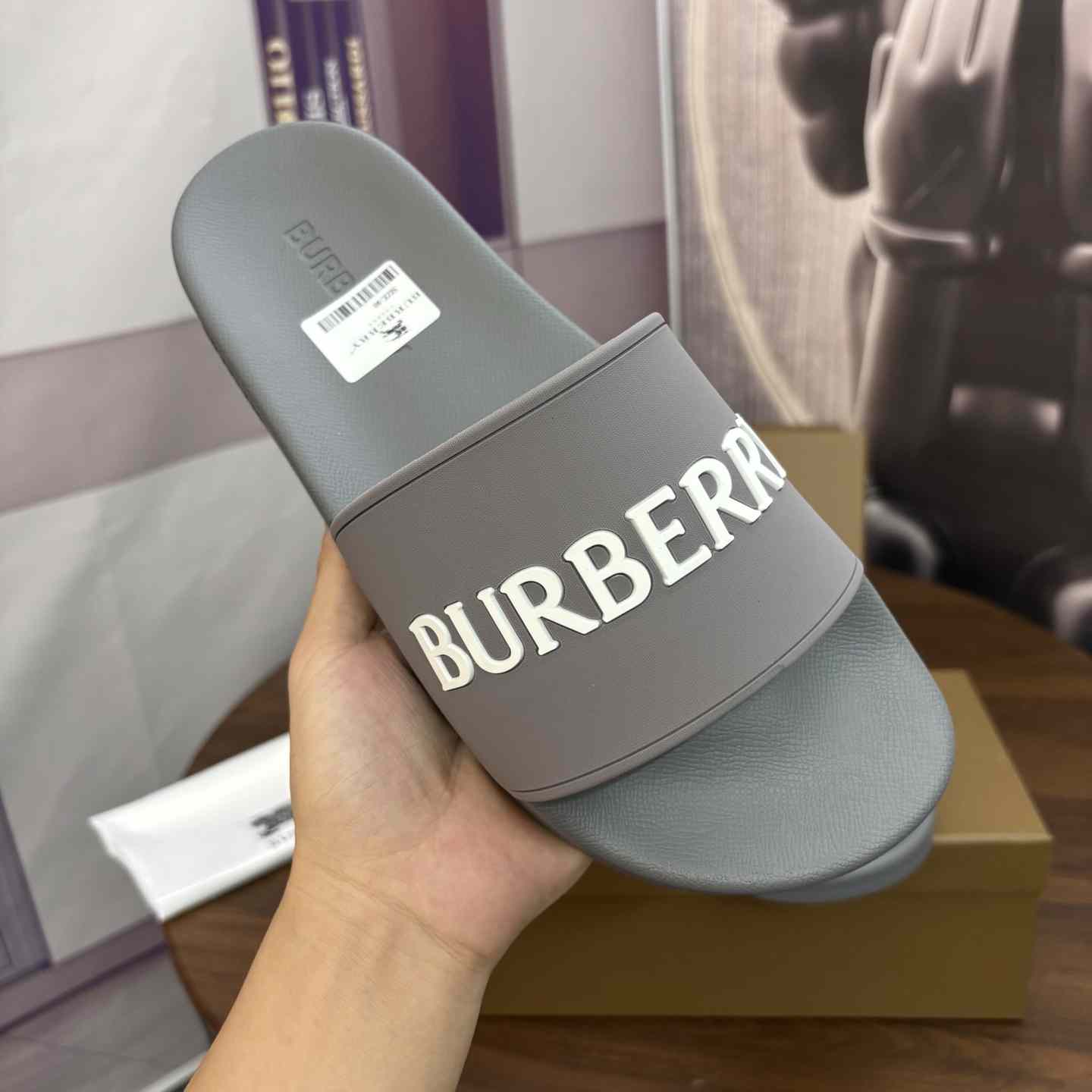 Burberry Logo Slides - DesignerGu