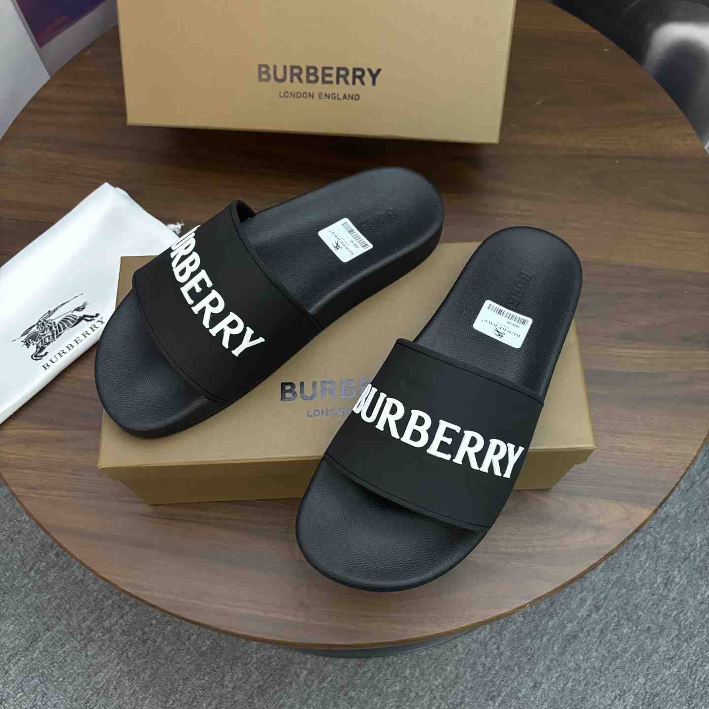 Burberry Logo Slides - DesignerGu