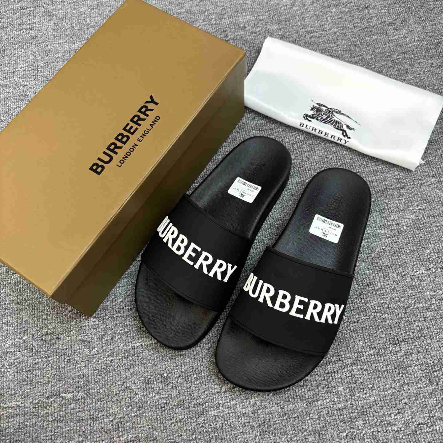 Burberry Logo Slides - DesignerGu