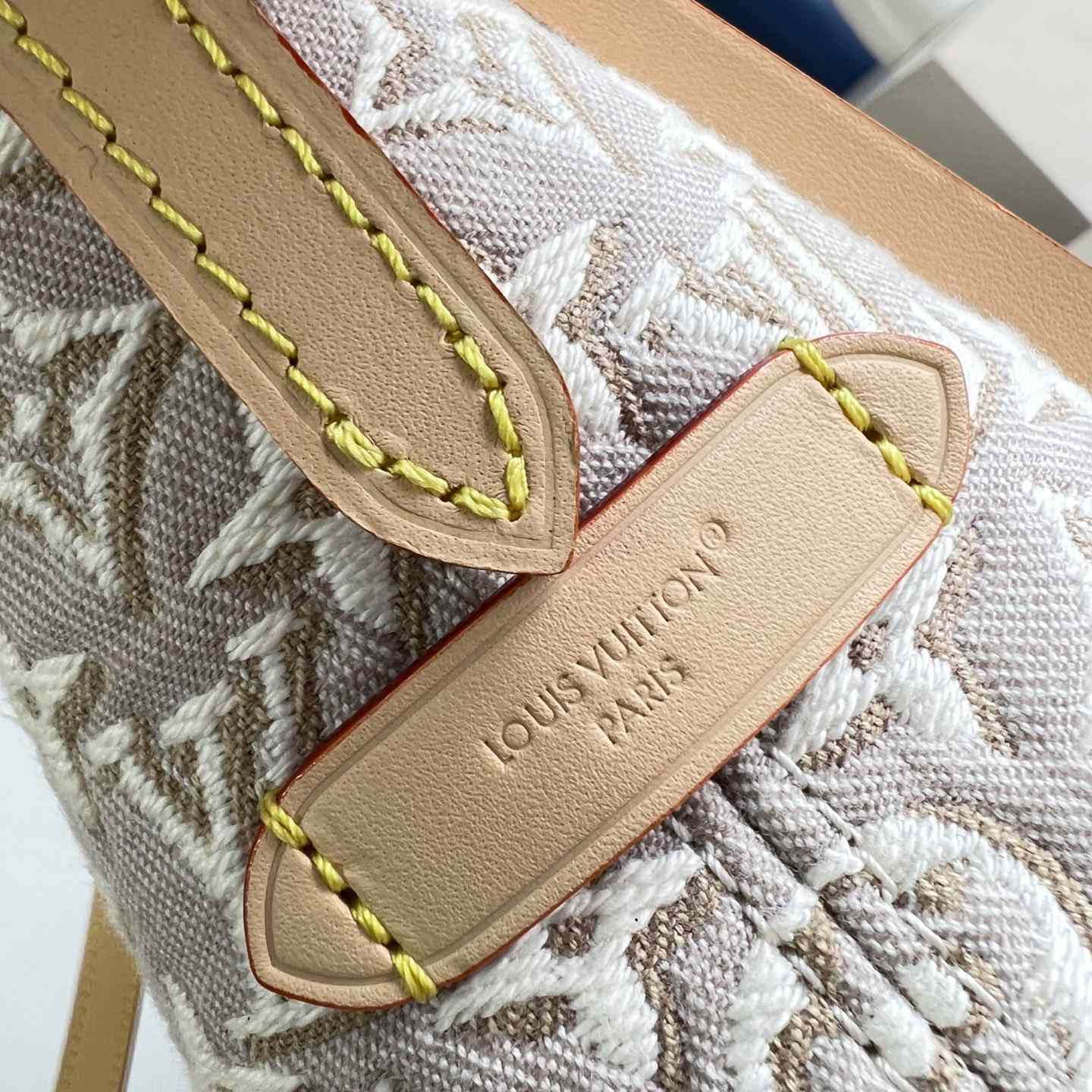 Louis Vuitton Carryall East-West M2A136 - DesignerGu