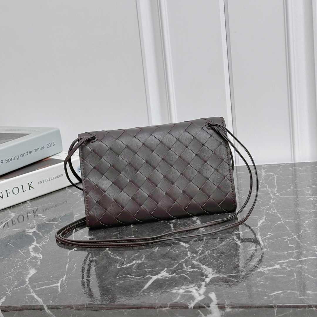 Bottega Veneta Andiamo Pouch On Strap - DesignerGu