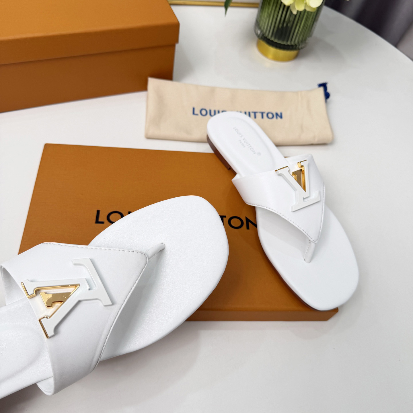 Louis Vuitton LV Mare Flat Thong - DesignerGu