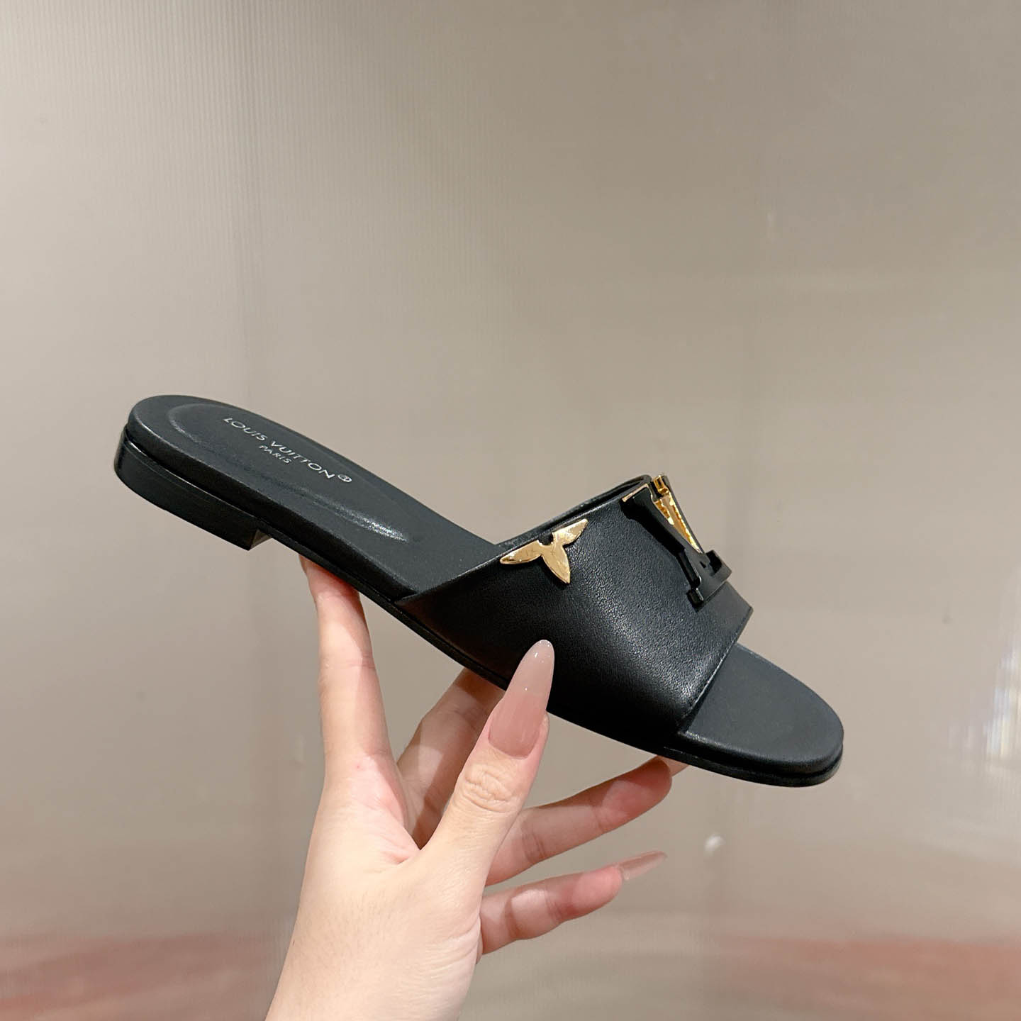Louis Vuitton LV Mare Flat Mule - DesignerGu