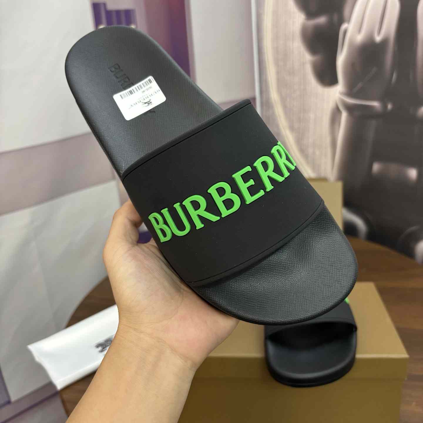 Burberry Logo Slides - DesignerGu