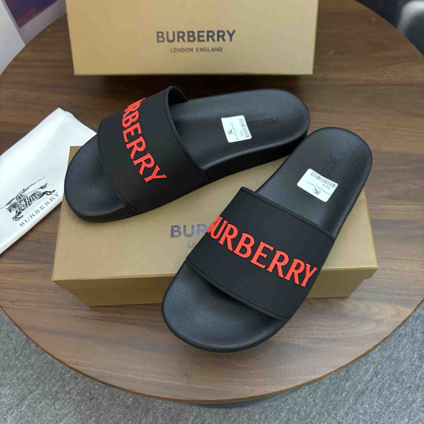 Burberry Logo Slides - DesignerGu