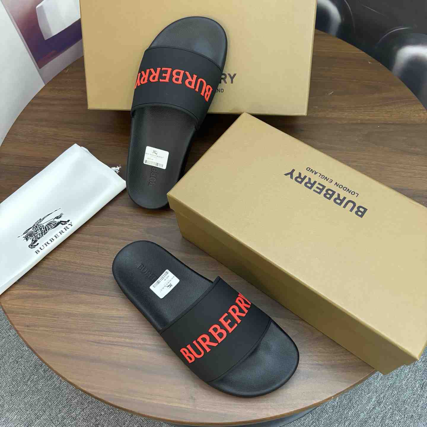 Burberry Logo Slides - DesignerGu