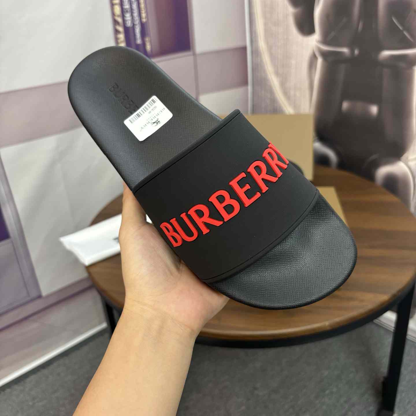 Burberry Logo Slides - DesignerGu
