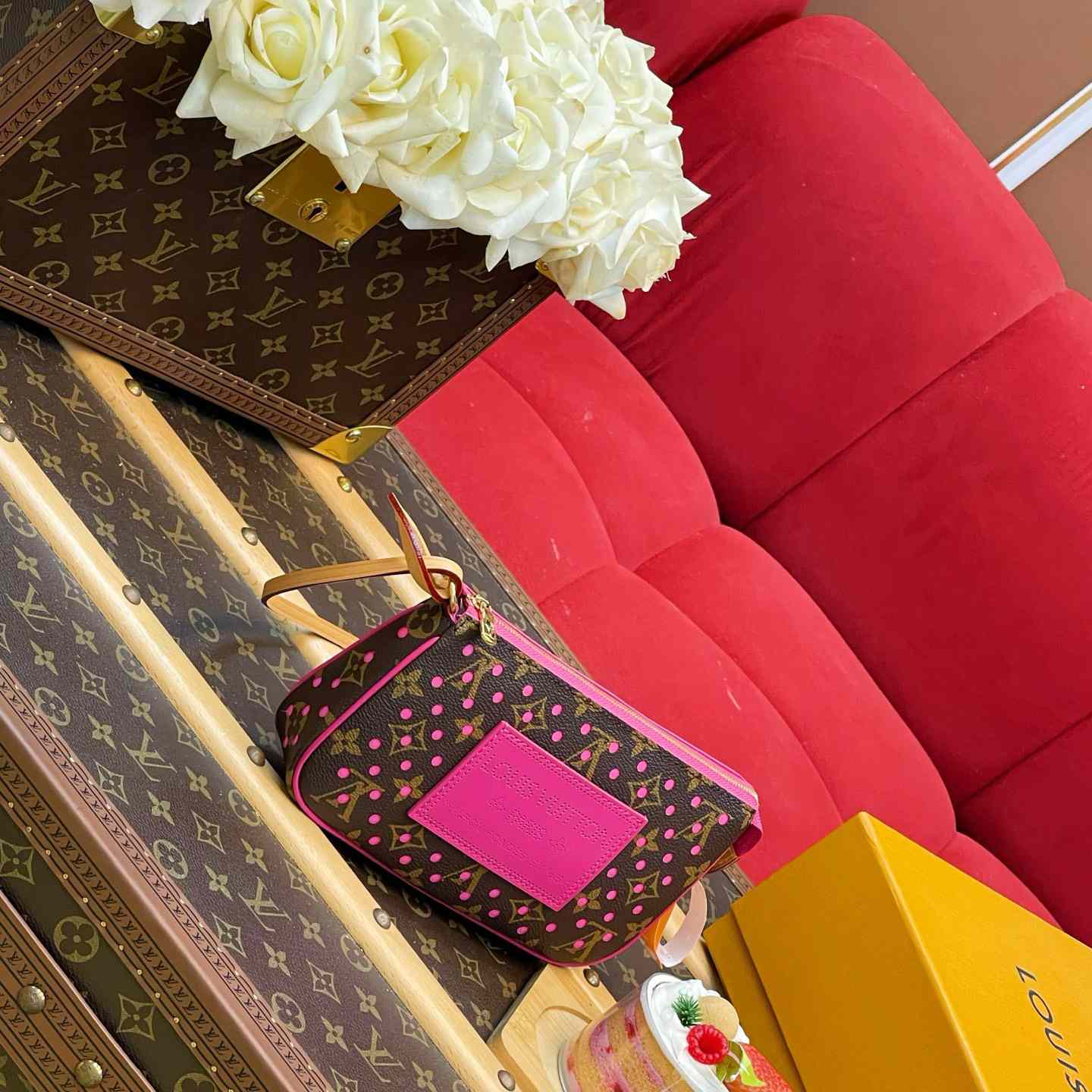 Louis Vuitton  Pochette Accessoires M29001 - DesignerGu