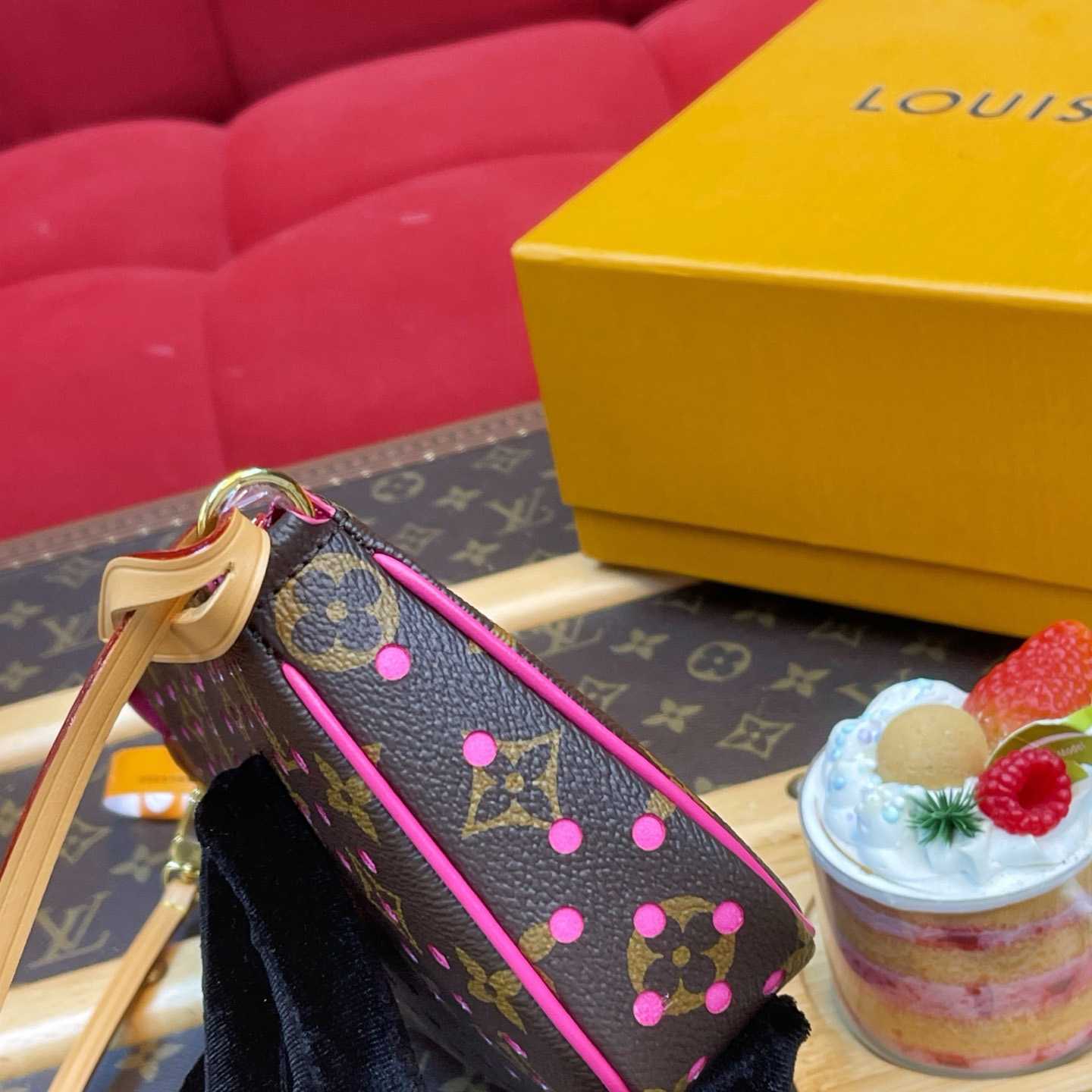 Louis Vuitton  Pochette Accessoires M29001 - DesignerGu