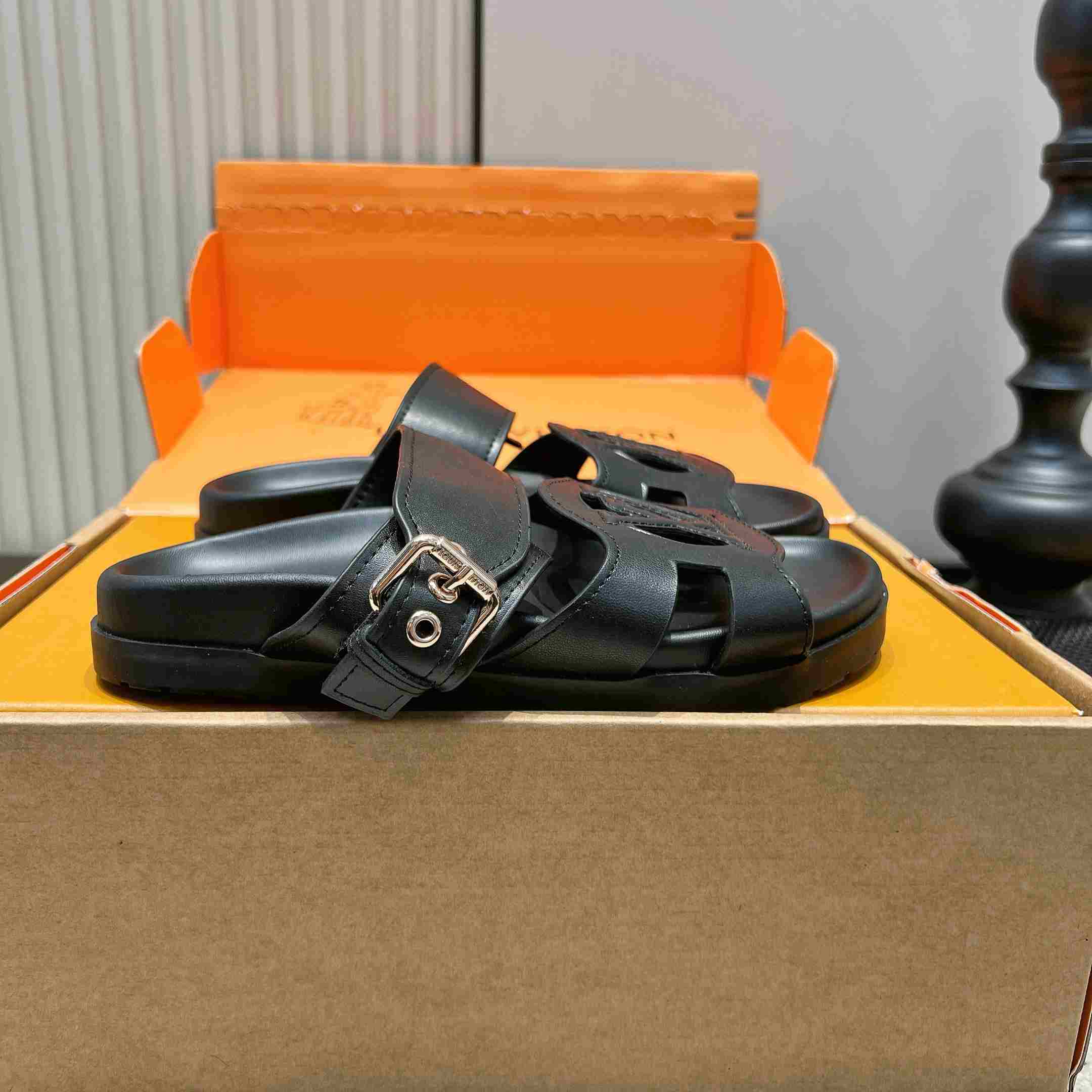 Louis Vuitton LV Isola Comfort Mule  - DesignerGu