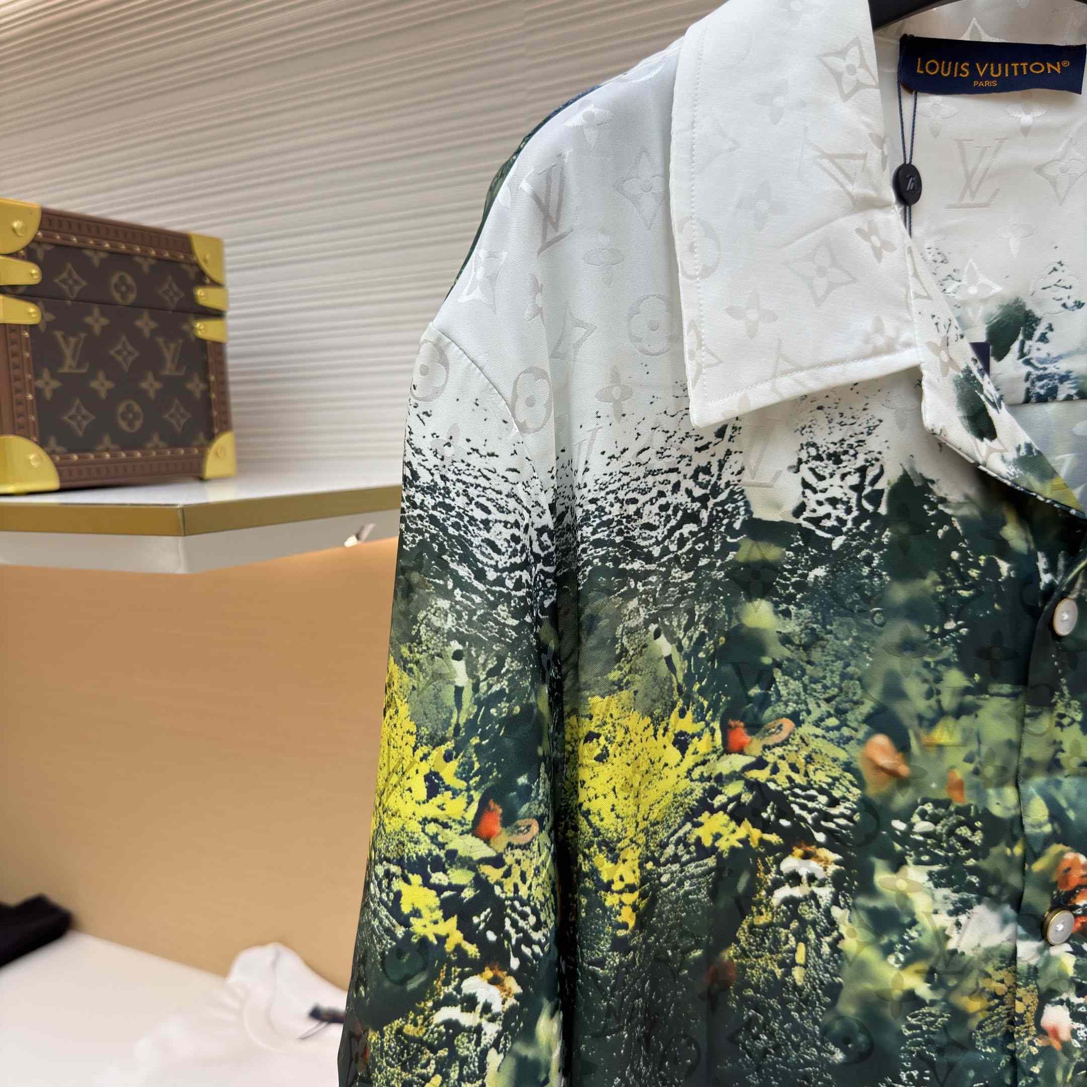 Louis Vuitton Monogram Silk Short-Sleeved Shirt 1AKOMG - DesignerGu