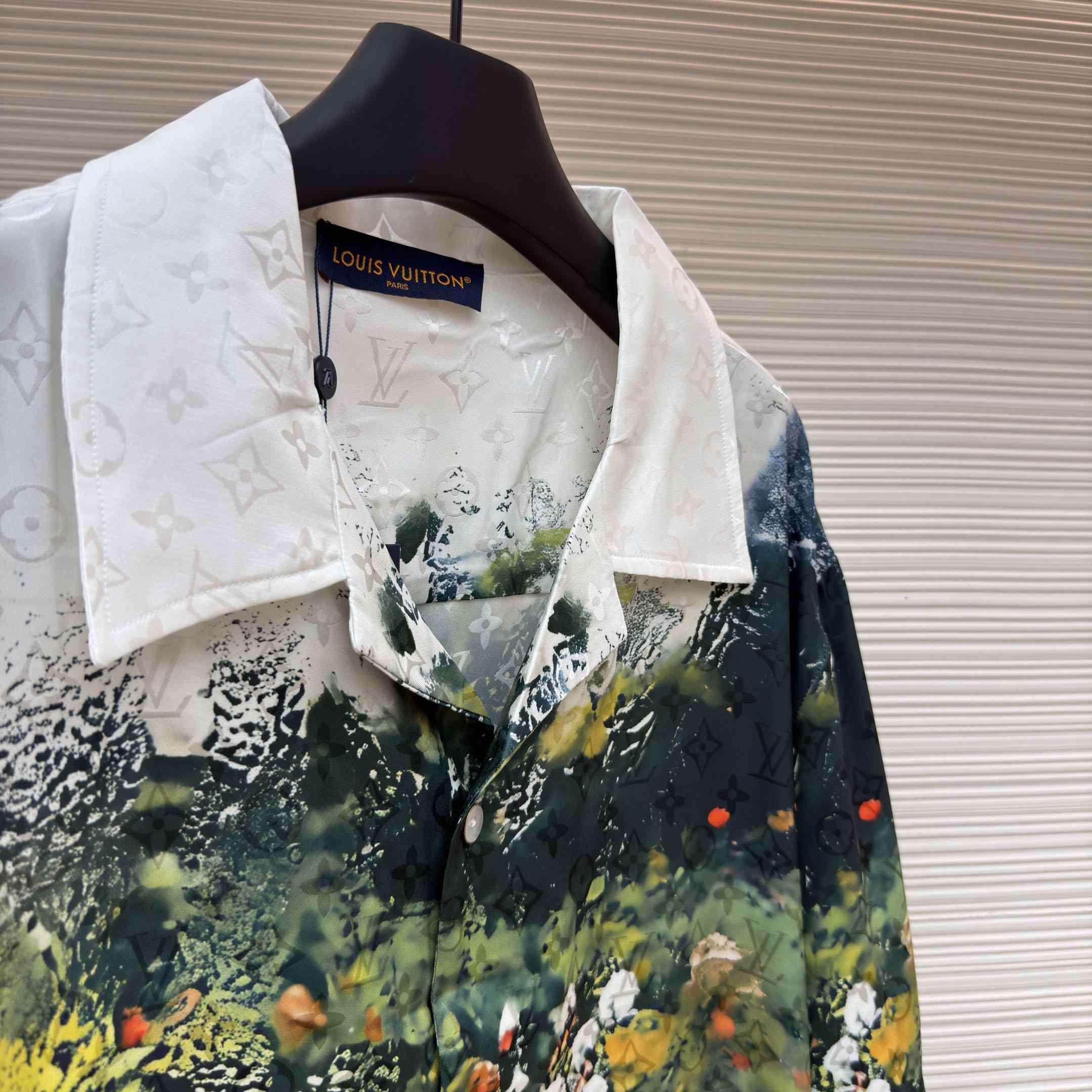 Louis Vuitton Monogram Silk Short-Sleeved Shirt 1AKOMG - DesignerGu
