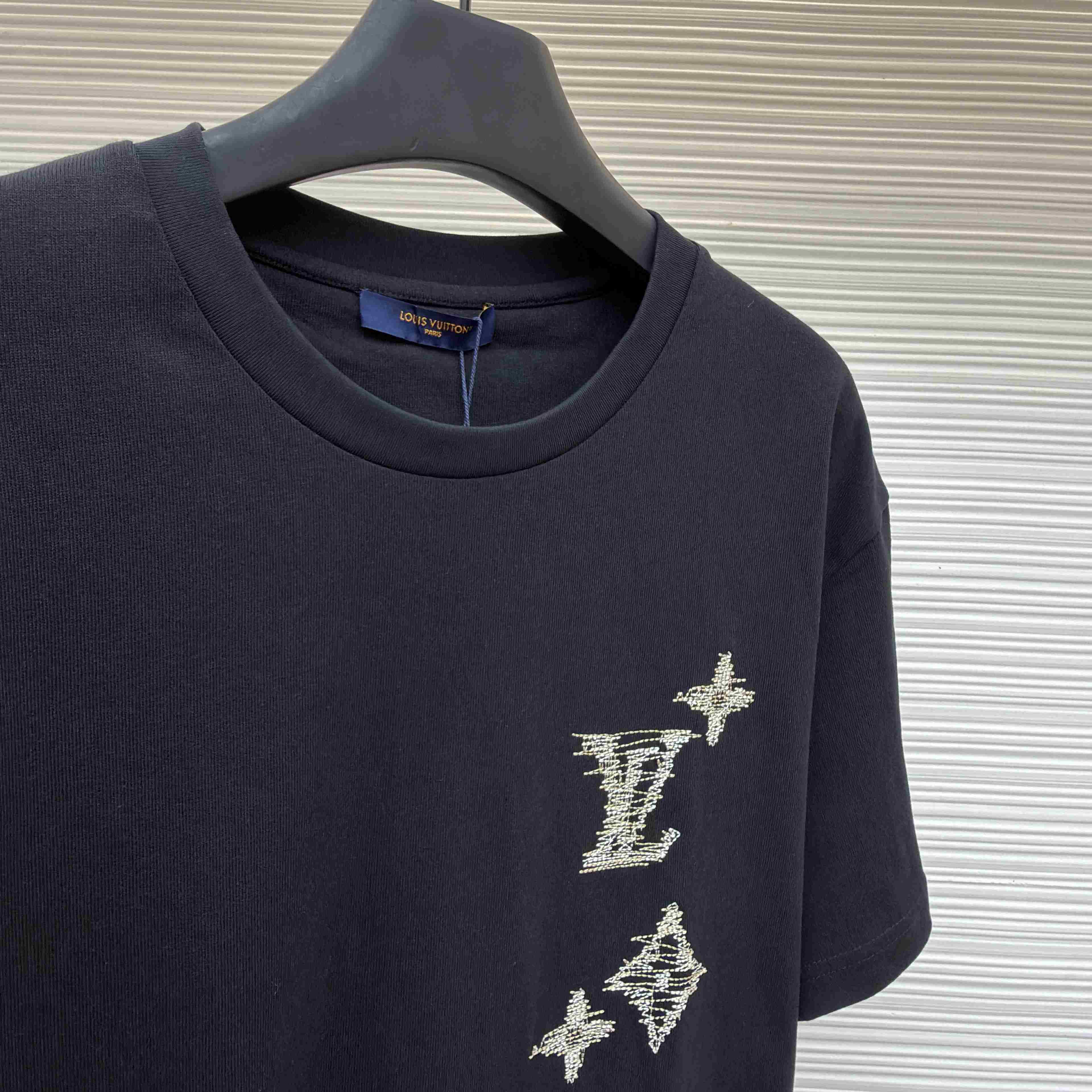 Louis Vuitton Embroidered Signature Short-Sleeved T-Shirt 1AK7G7 - DesignerGu