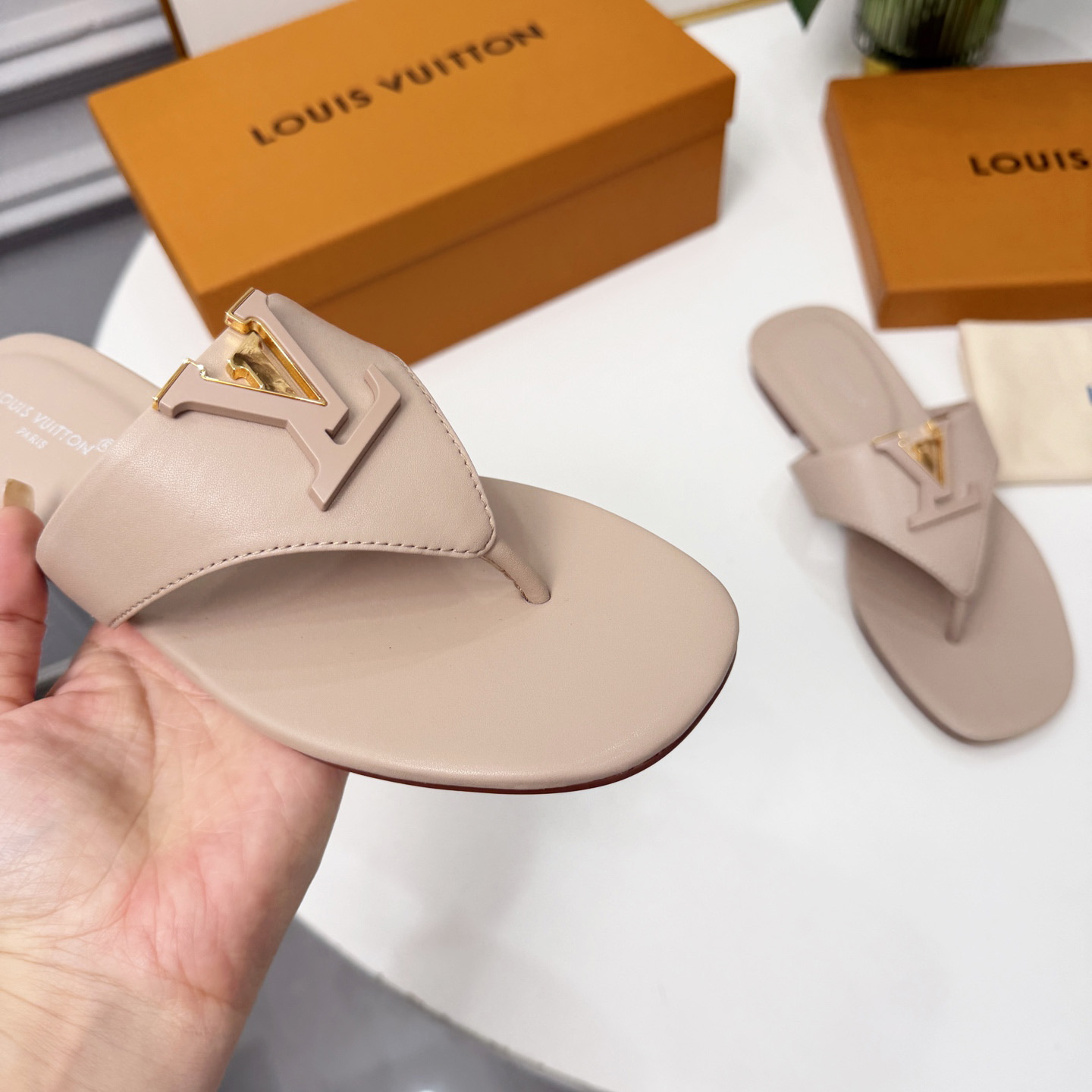 Louis Vuitton LV Mare Flat Thong - DesignerGu