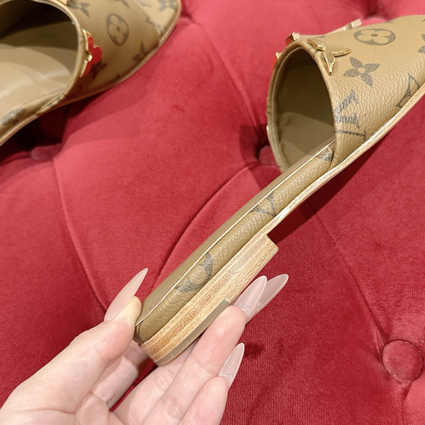 Louis Vuitton LV Mare Flat Mule - DesignerGu