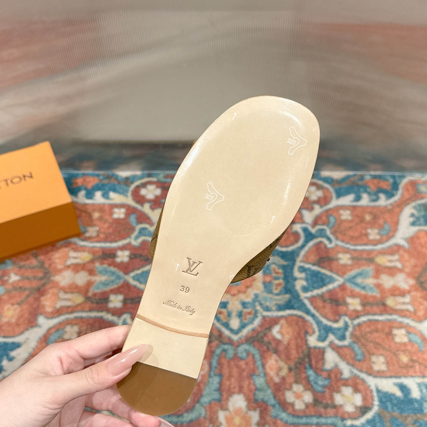 Louis Vuitton LV Mare Flat Mule - DesignerGu