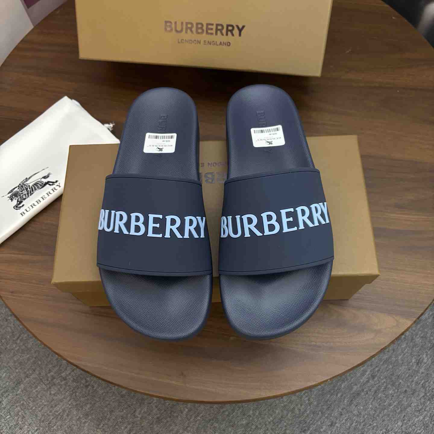 Burberry Logo Slides - DesignerGu