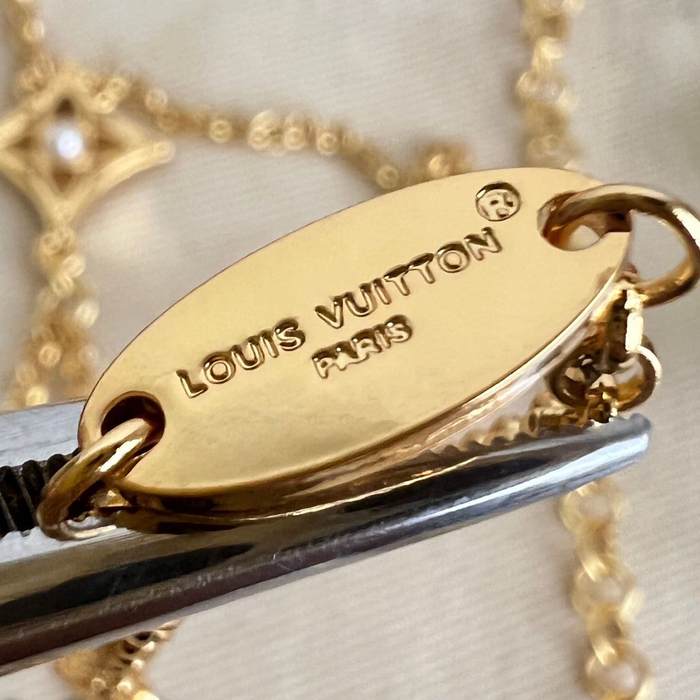Louis Vuitton LV Pearly Flower Necklace - DesignerGu