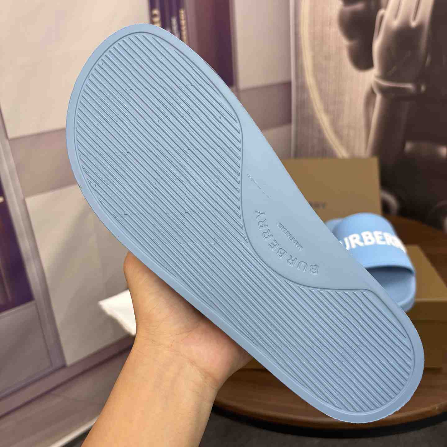 Burberry Logo Slides - DesignerGu