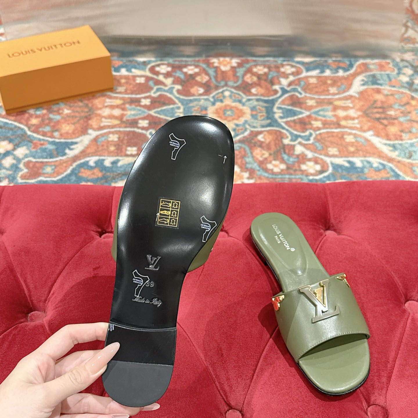 Louis Vuitton LV Mare Flat Mule - DesignerGu