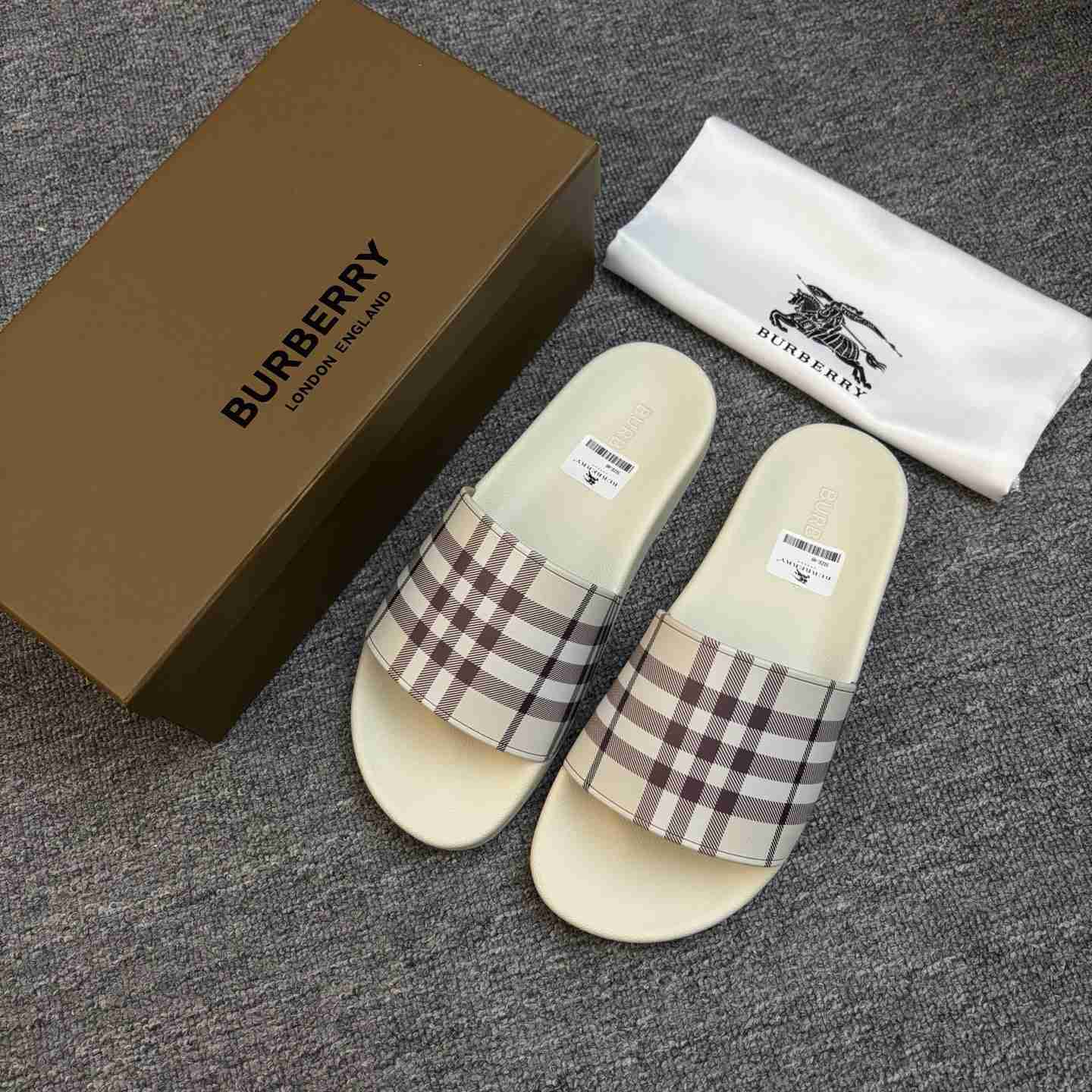 Burberry Check Slides - DesignerGu