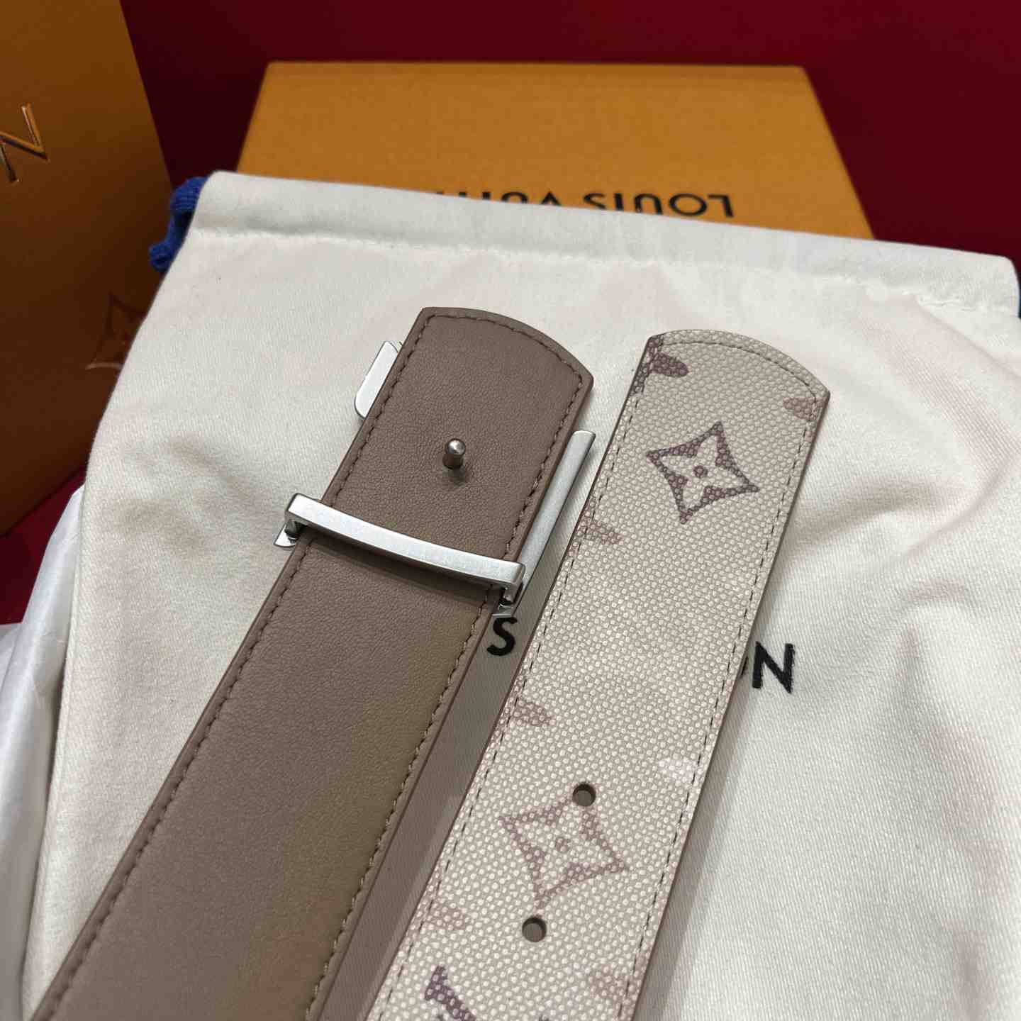 Louis Vuitton 40mm Reversible Belt - DesignerGu