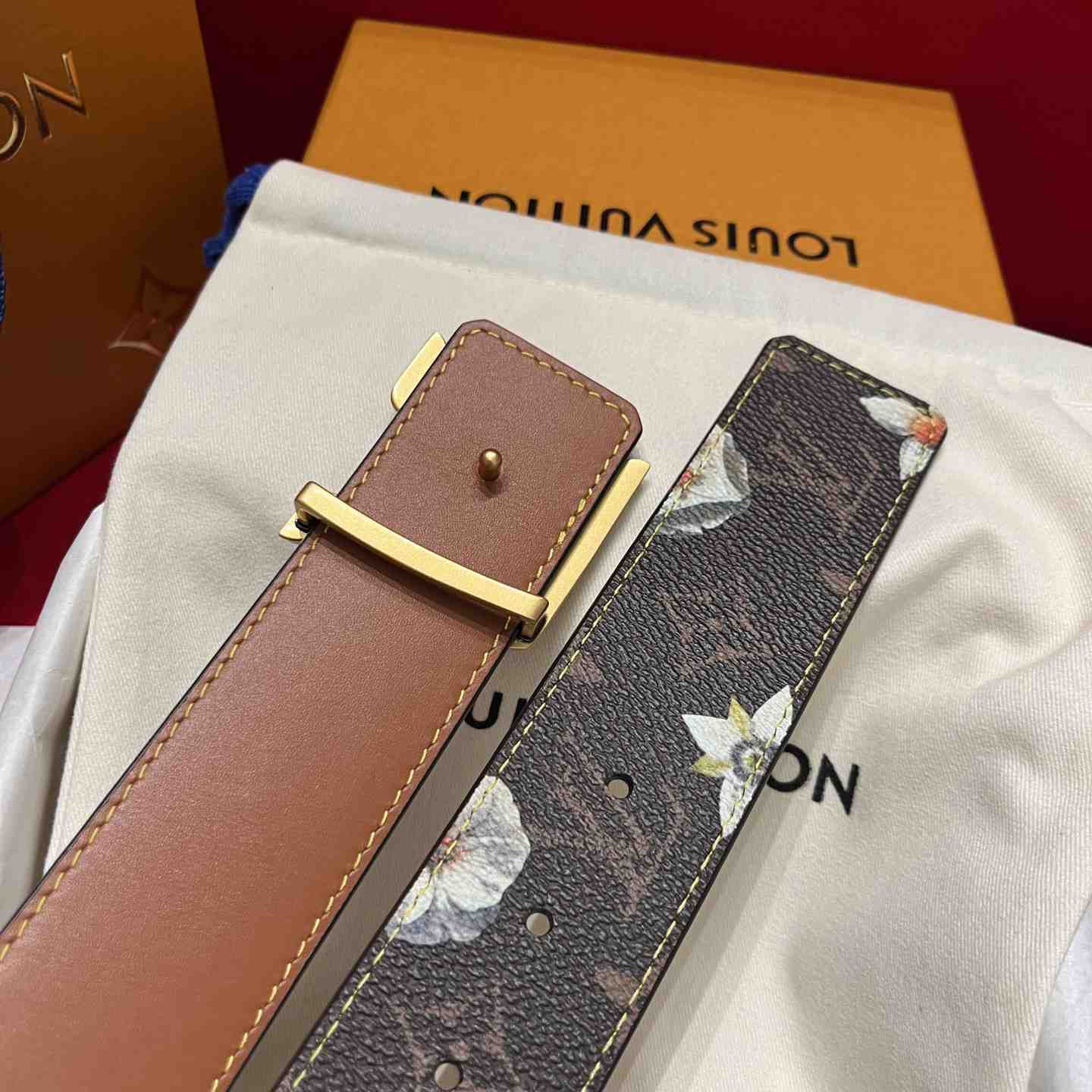 Louis Vuitton 40mm Reversible Belt - DesignerGu