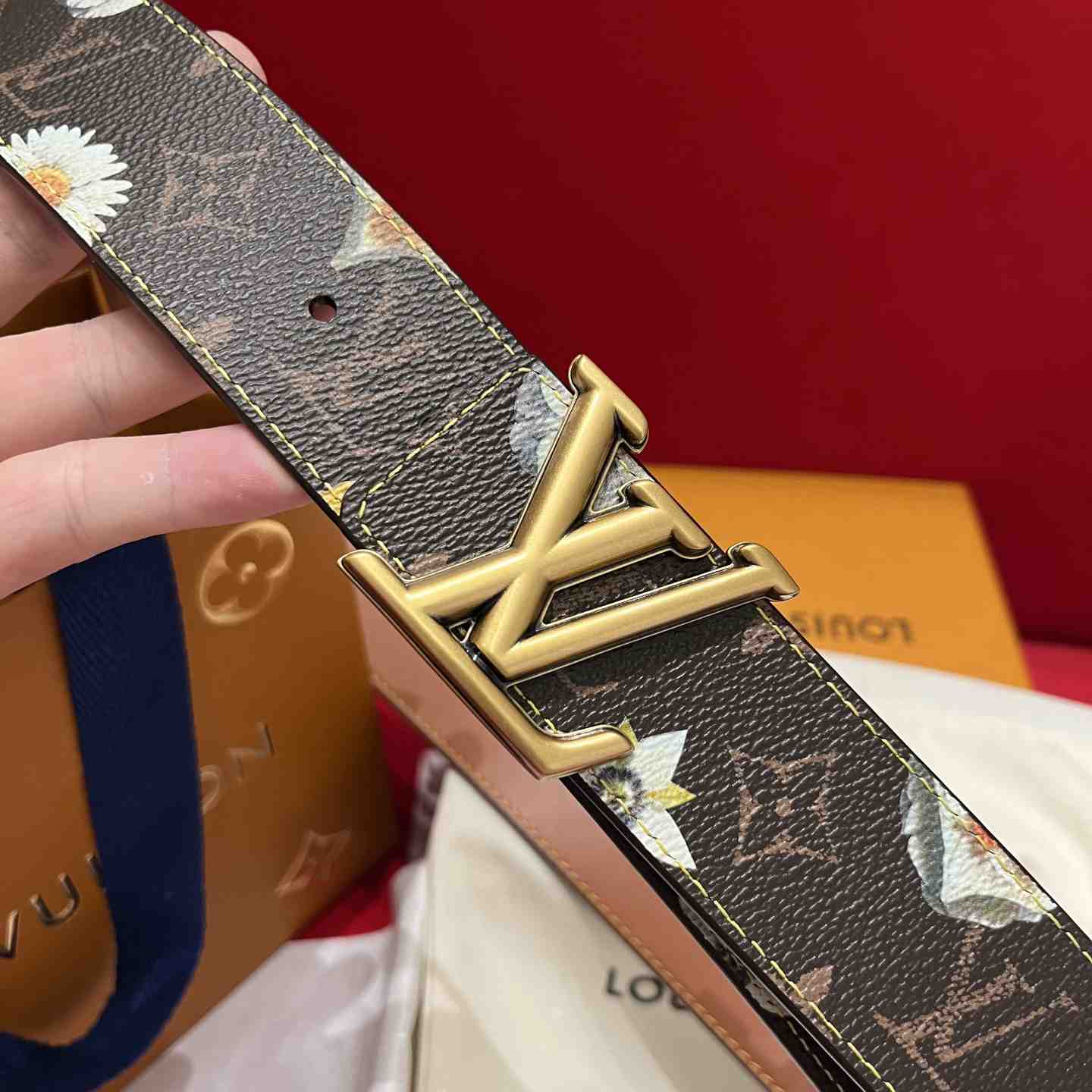 Louis Vuitton 40mm Reversible Belt - DesignerGu