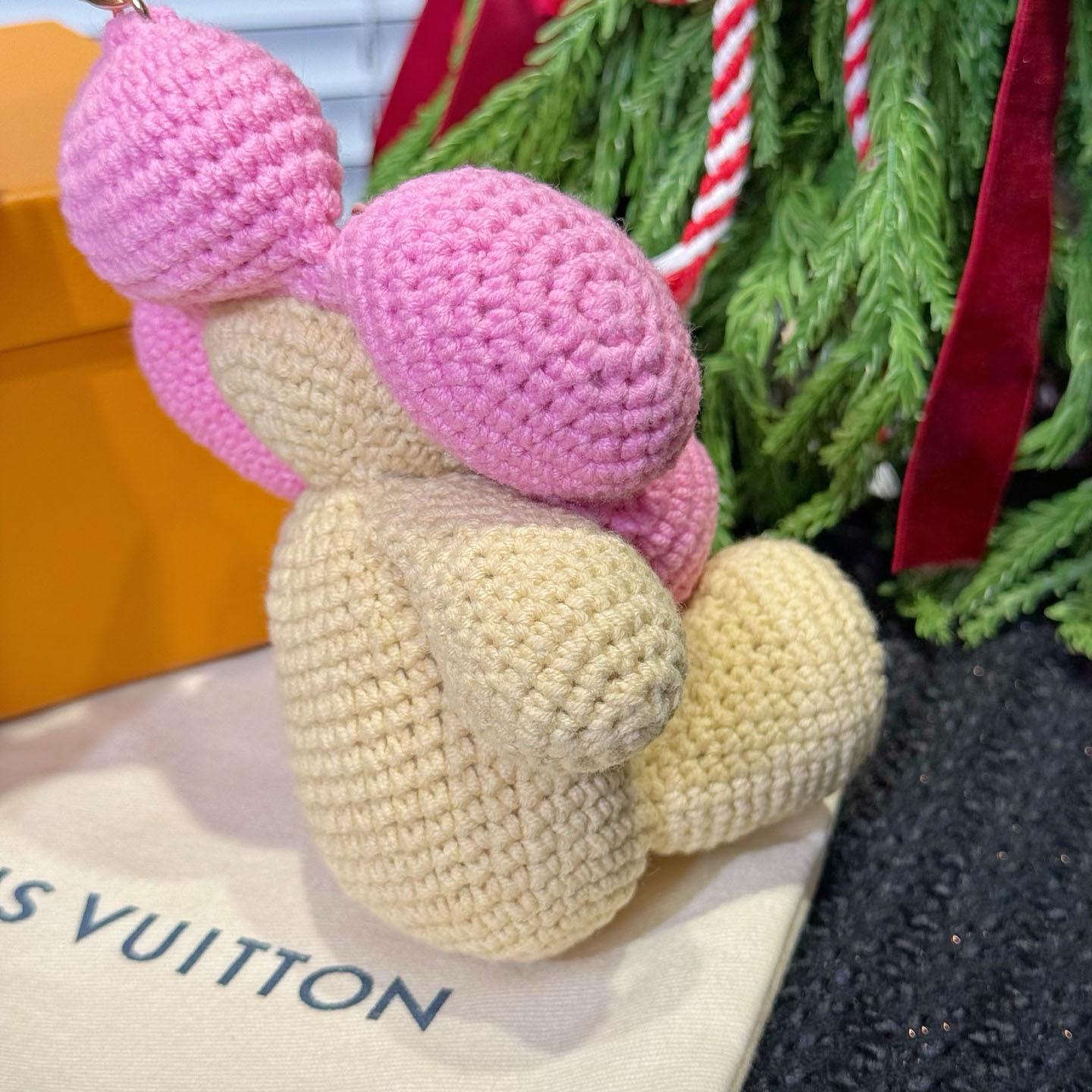 Louis Vuitton Vivienne Crochet Bag Charm M03963 - DesignerGu