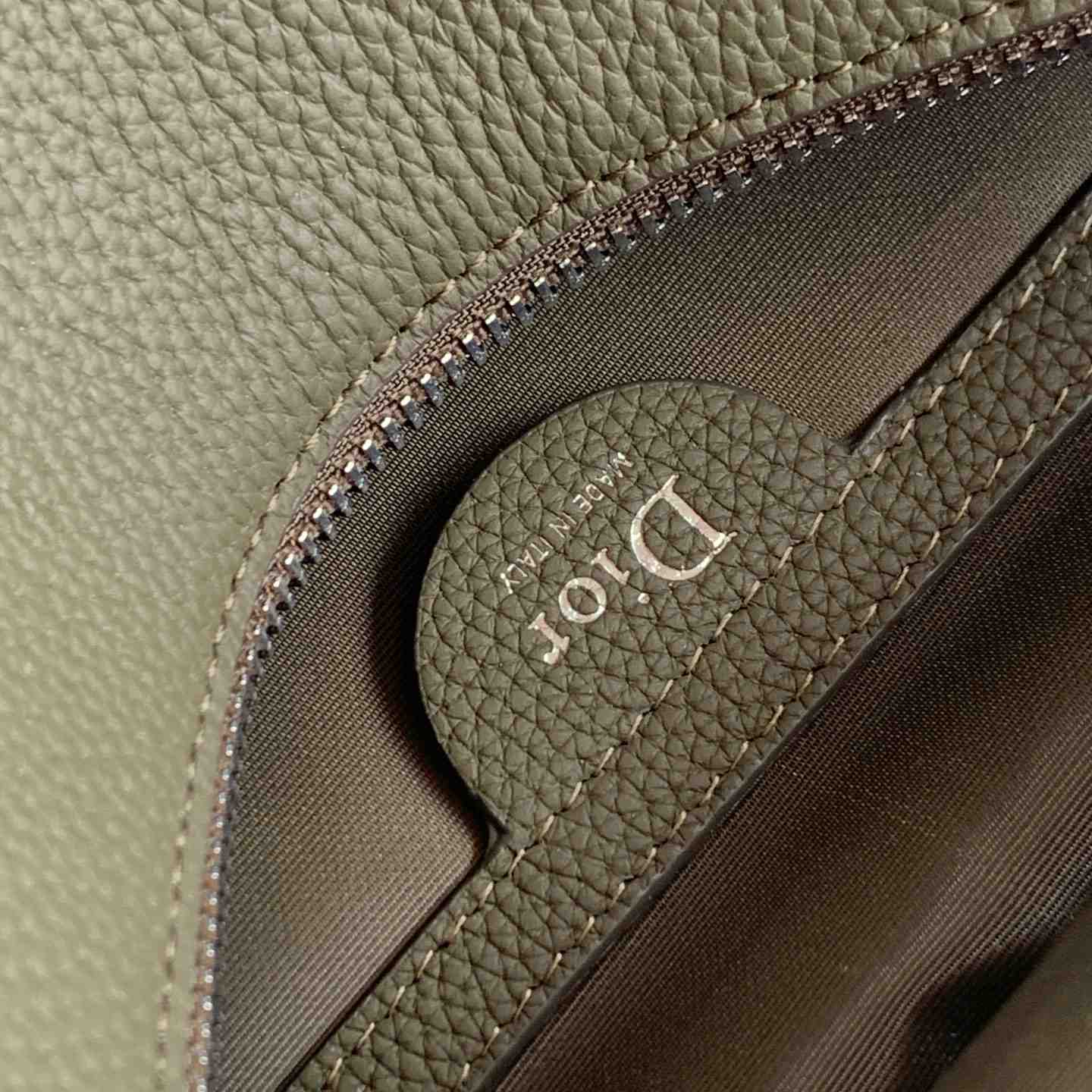 Dior Archie Zipped Bag With Strap - DesignerGu