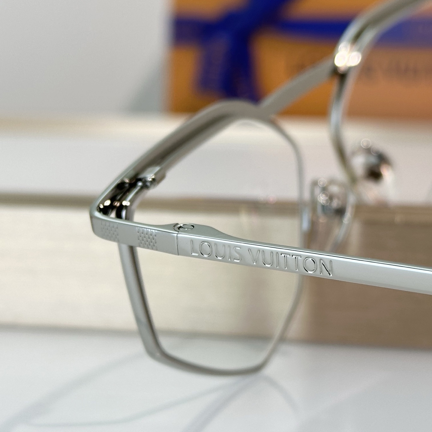 Louis Vuitton Z2786U Sunglasses   - DesignerGu