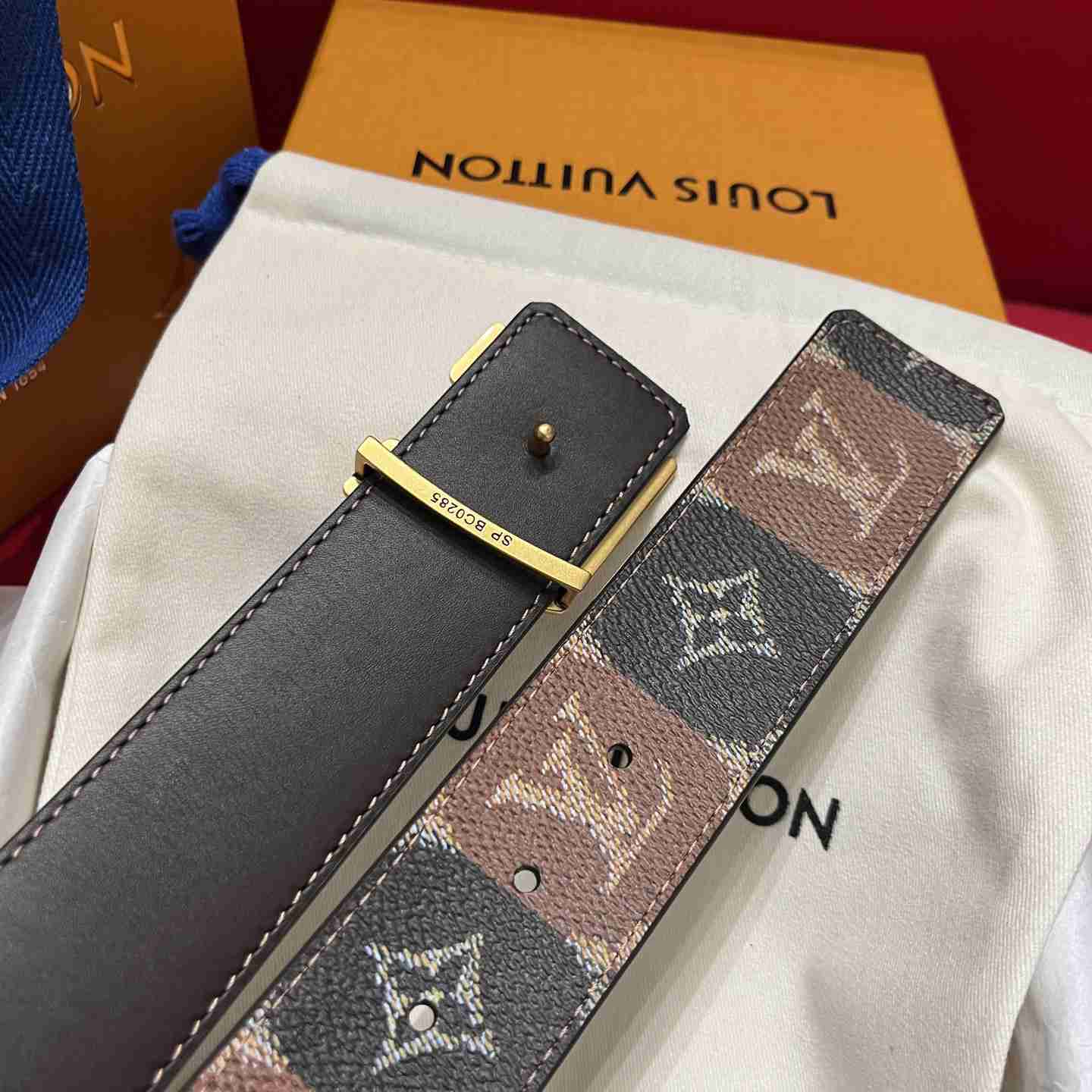 Louis Vuitton 40mm Reversible Belt - DesignerGu