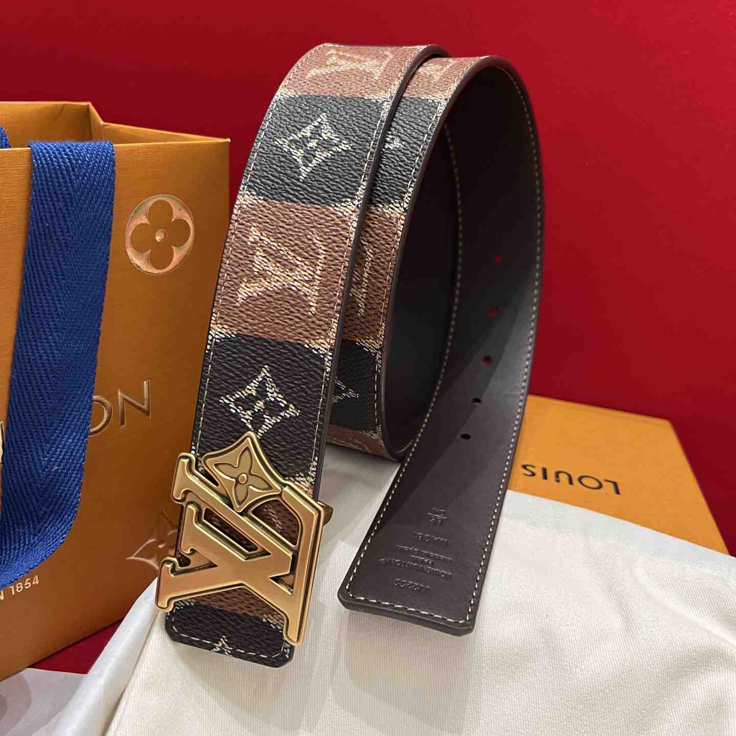 Louis Vuitton 40mm Reversible Belt - DesignerGu