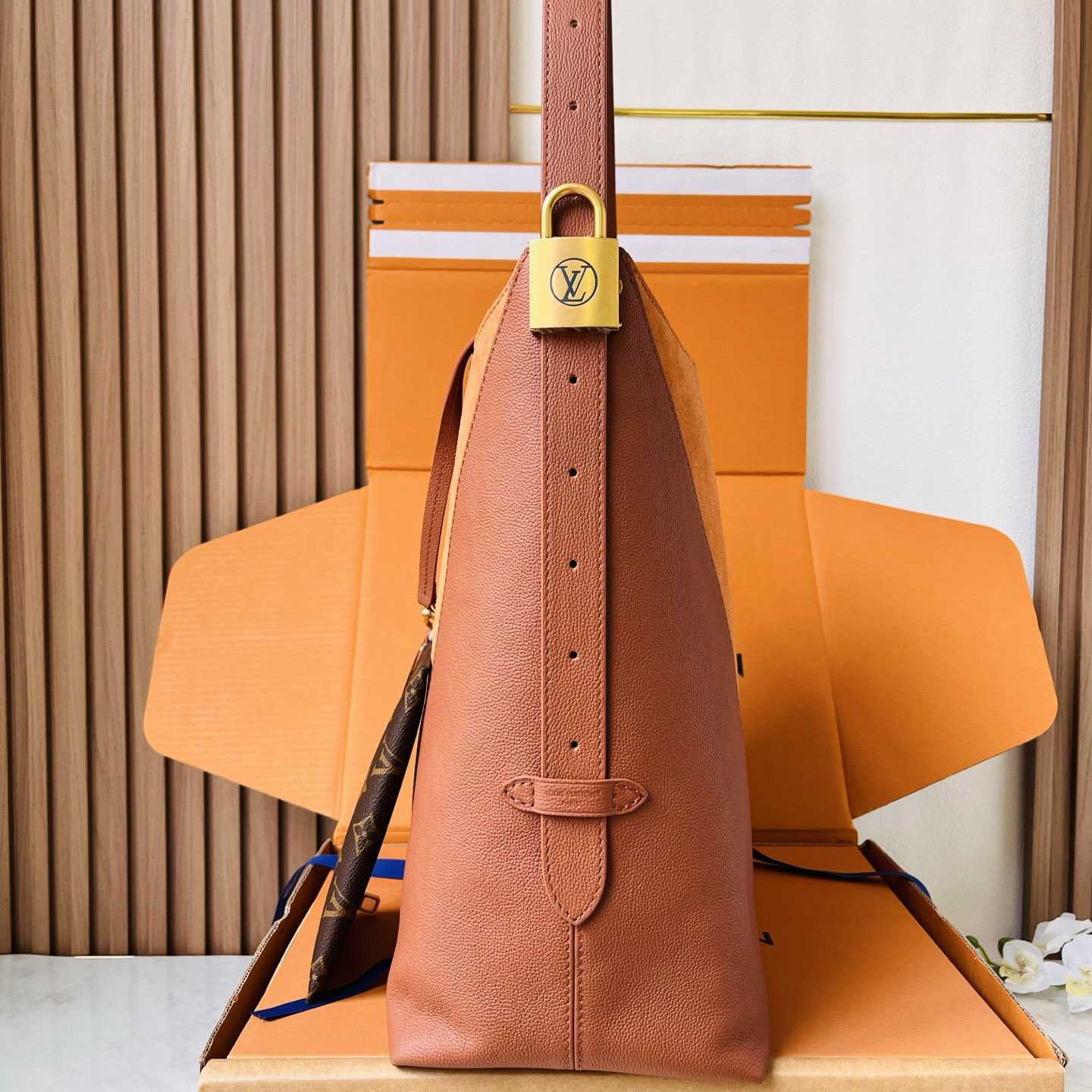 Louis Vuitton Low Key Hobo MM M29156 - DesignerGu