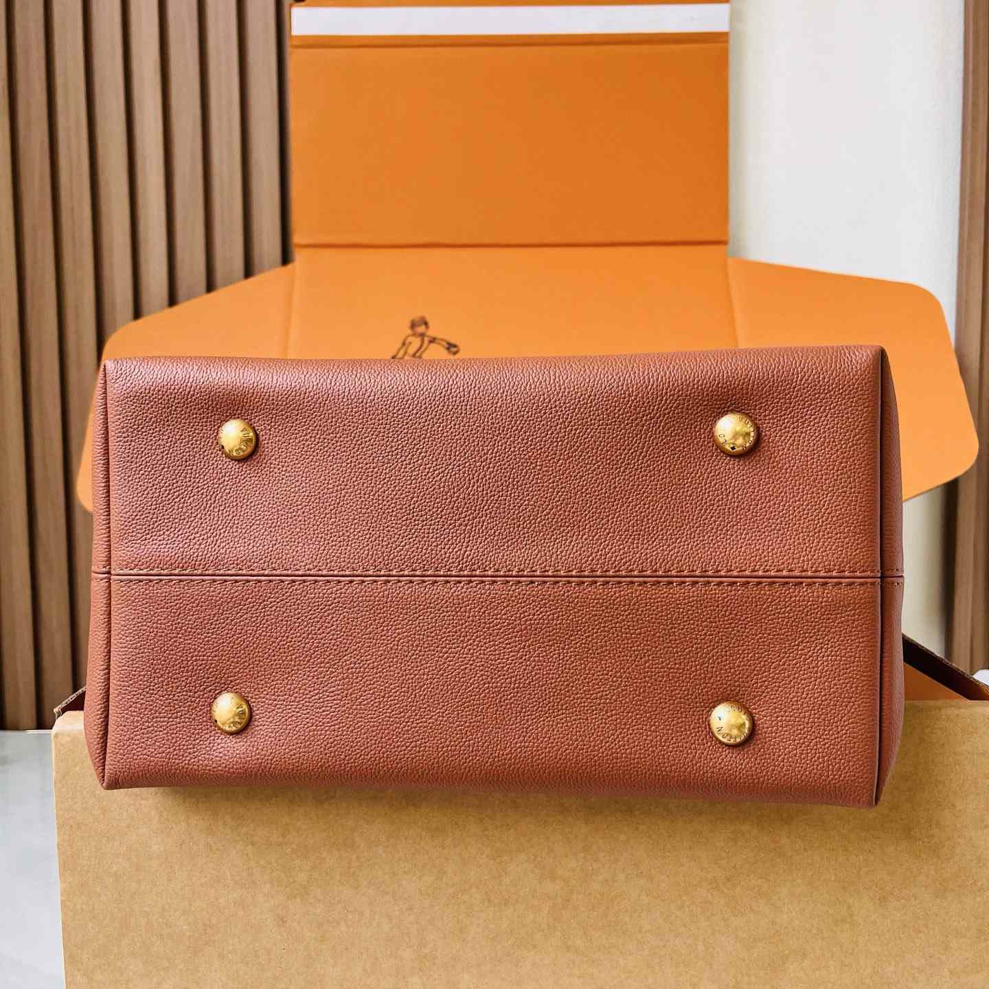 Louis Vuitton Low Key Hobo MM M29156 - DesignerGu