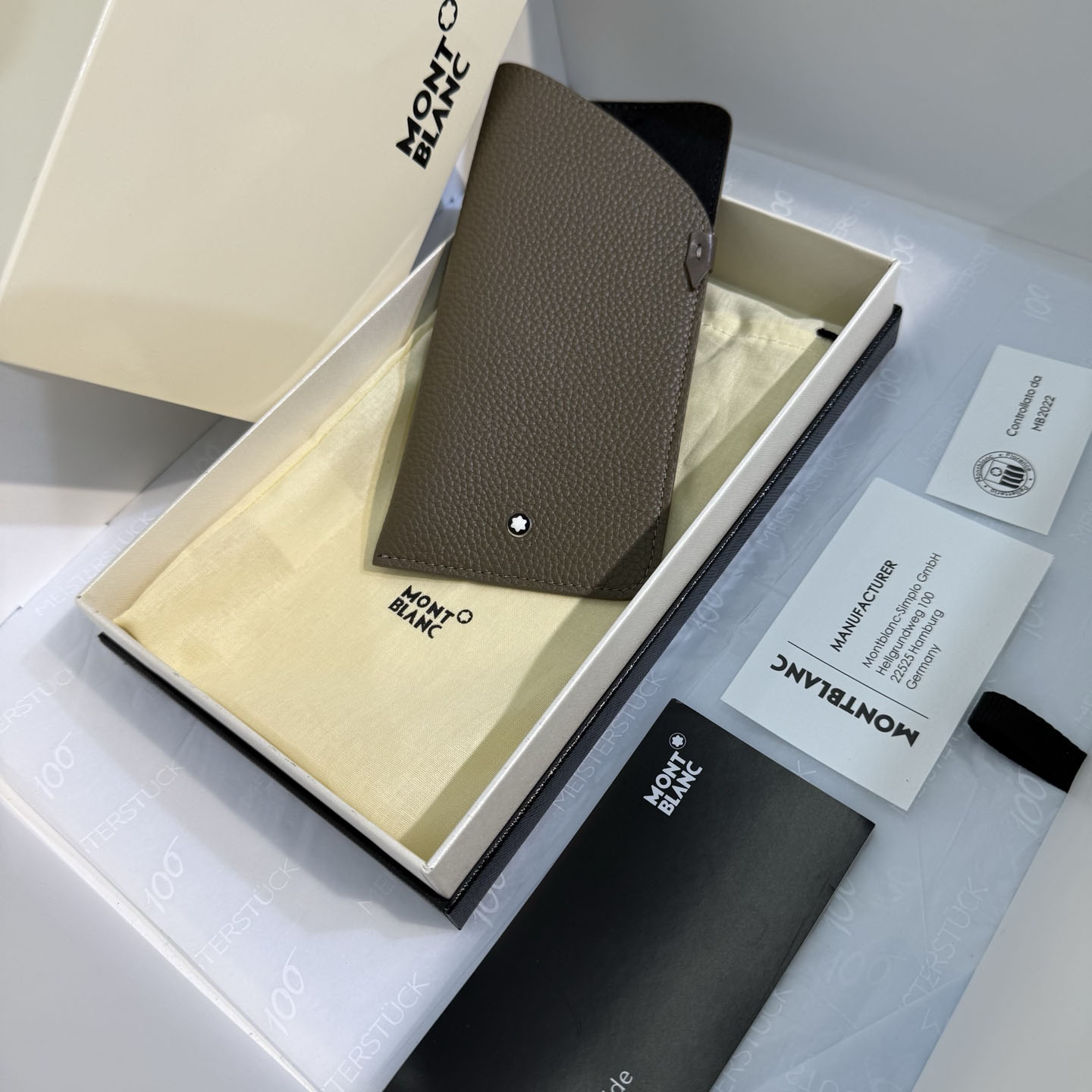 Montblanc Eyewear Pouch In Grain Leather - DesignerGu