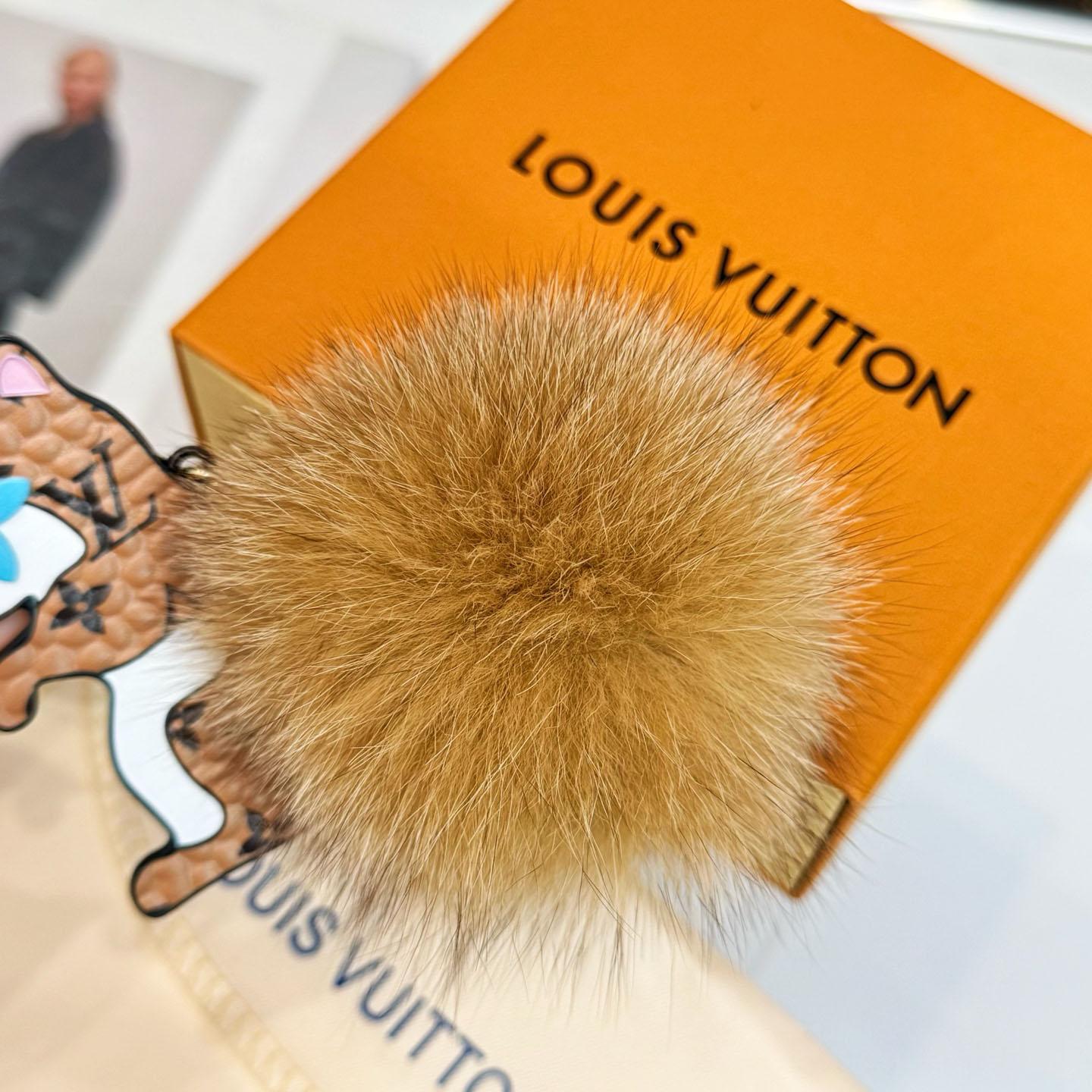 Louis Vuitton Squirrel LV Furry Friend Bag Charm M03218 - DesignerGu