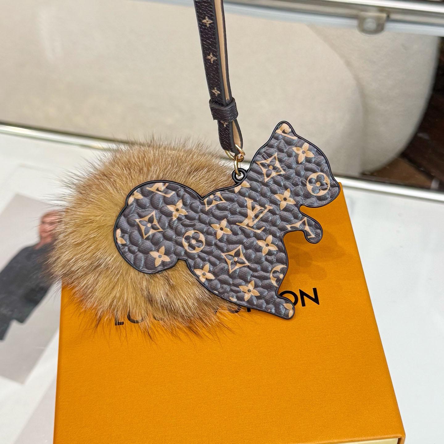 Louis Vuitton Squirrel LV Furry Friend Bag Charm M03218 - DesignerGu