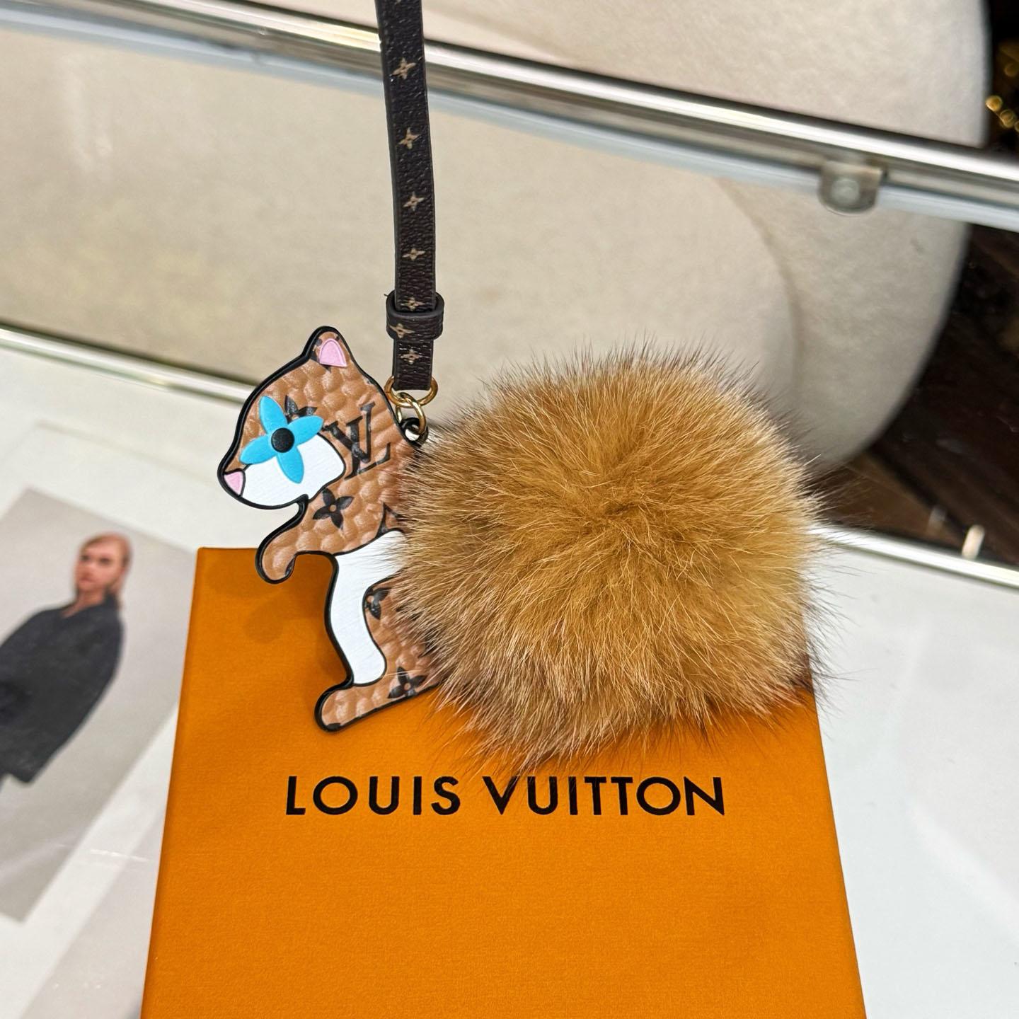 Louis Vuitton Squirrel LV Furry Friend Bag Charm M03218 - DesignerGu
