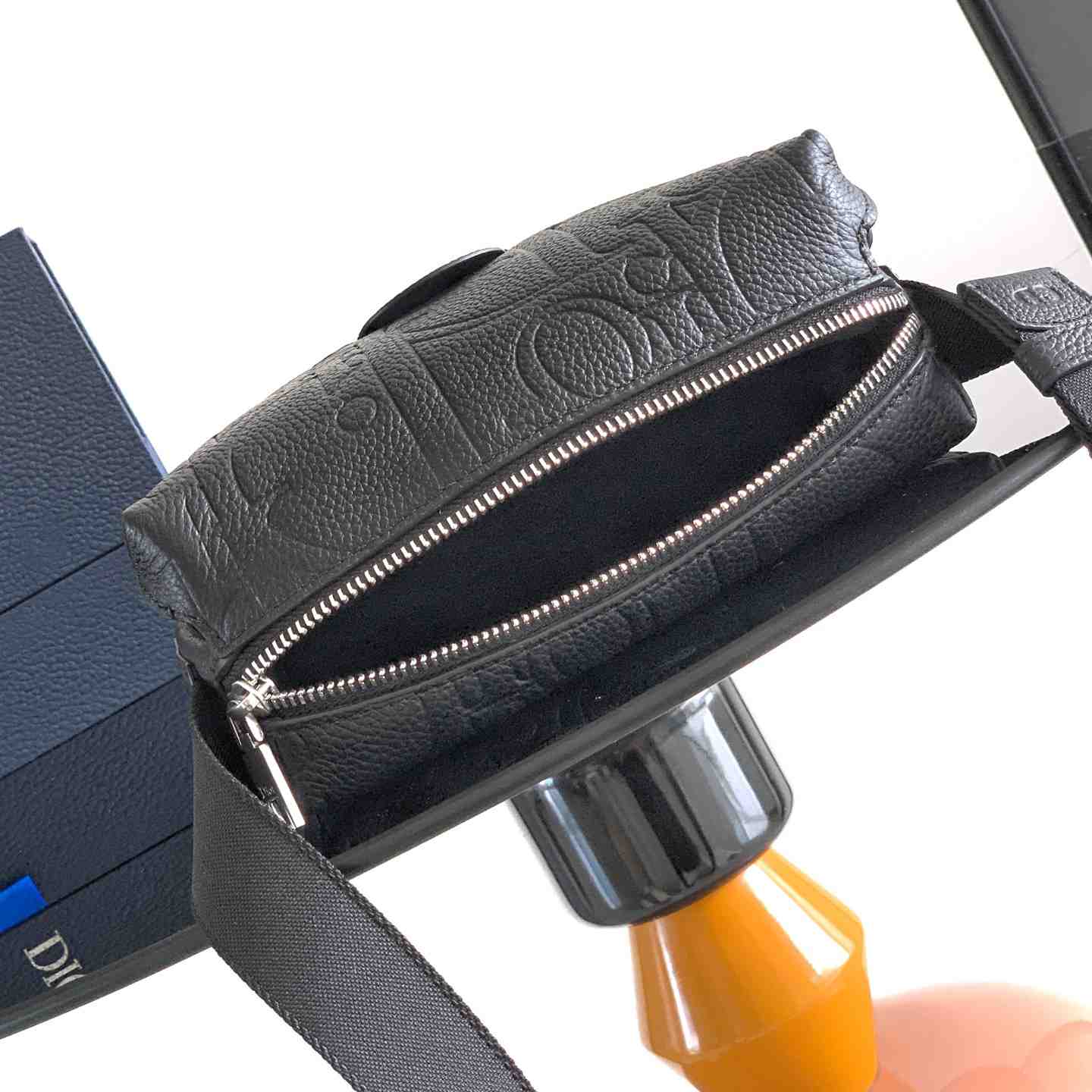 Dior Mini Dior Jett Zipped Messenger Bag - DesignerGu