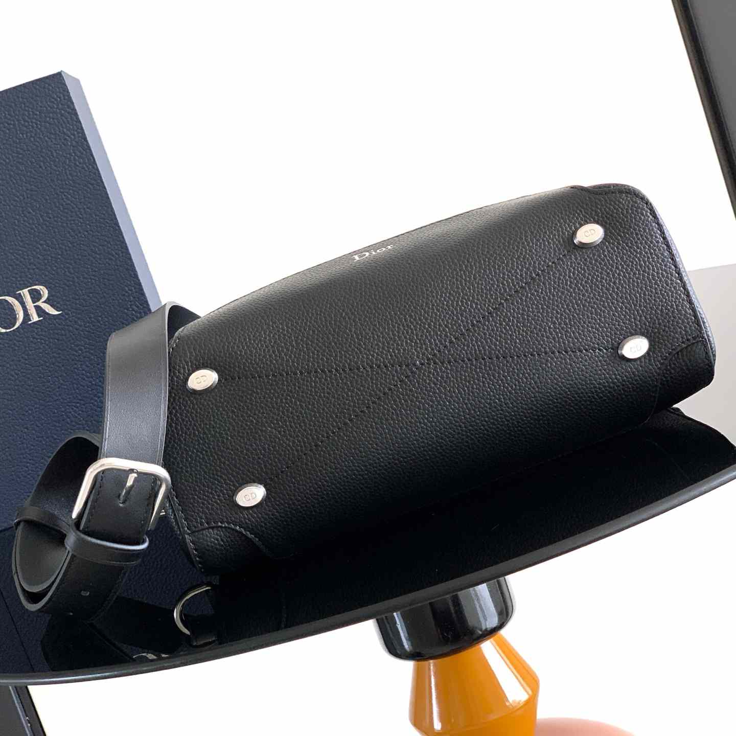 Dior Archie Zipped Bag With Strap - DesignerGu