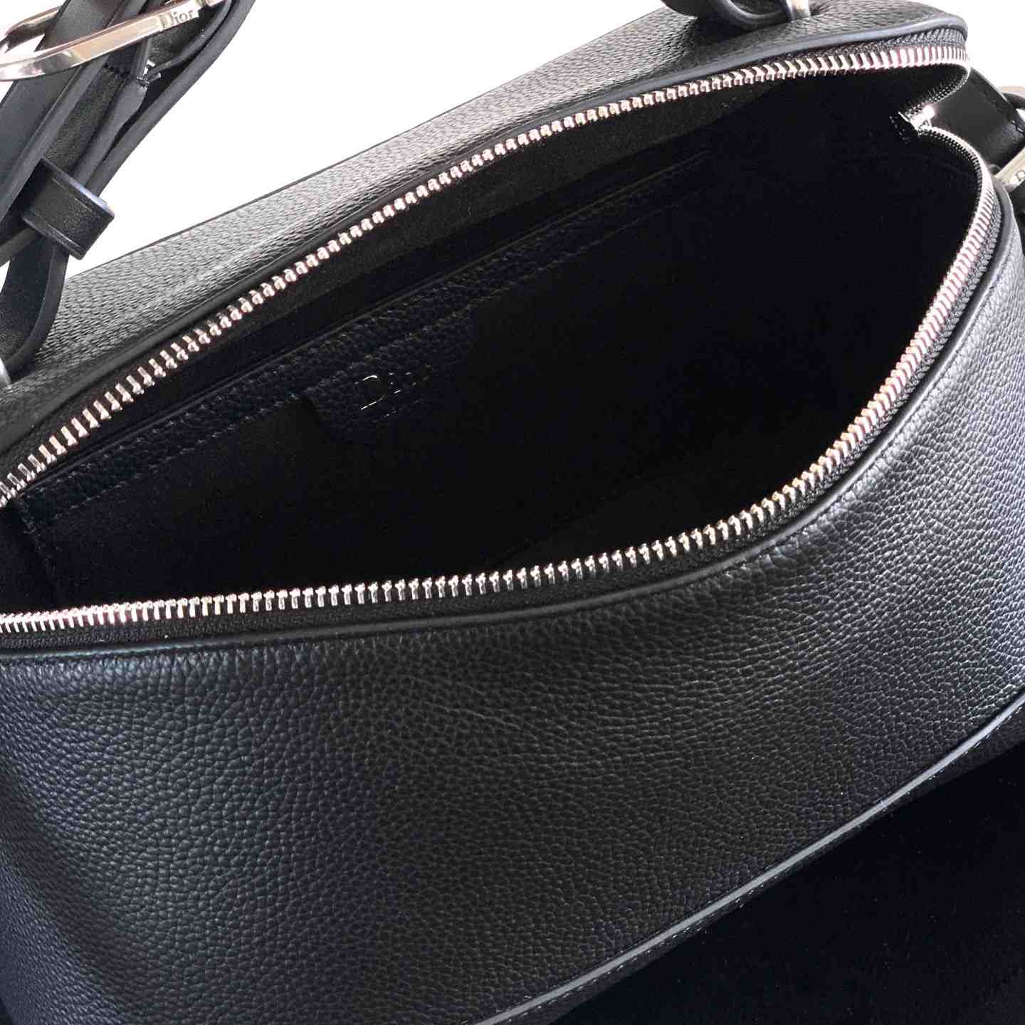 Dior Archie Zipped Bag With Strap - DesignerGu