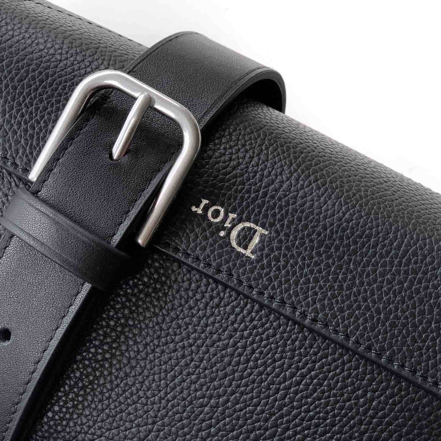 Dior Archie Zipped Bag With Strap - DesignerGu