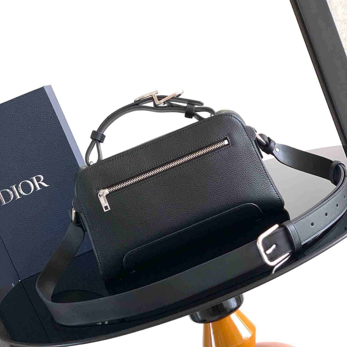 Dior Archie Zipped Bag With Strap - DesignerGu