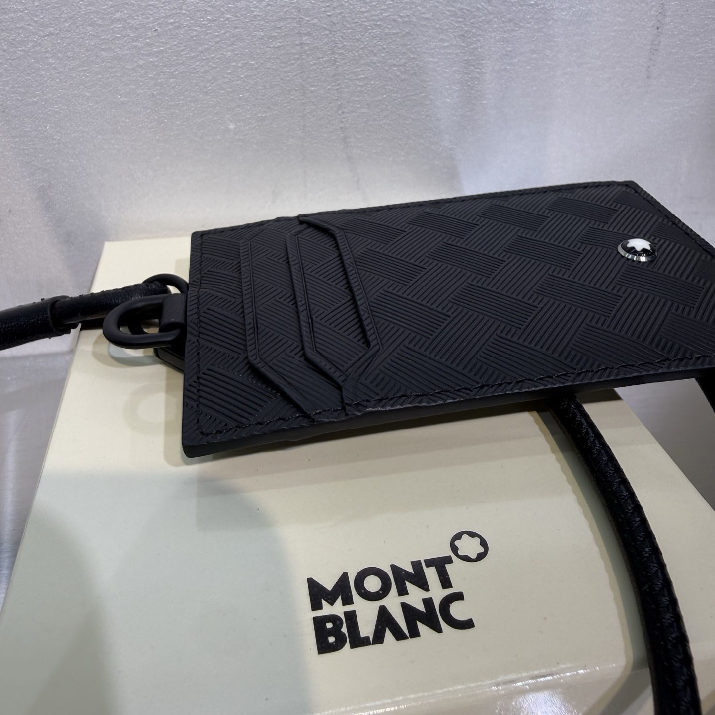 Montblanc Card Holder With Strap In Extreme Leather - DesignerGu