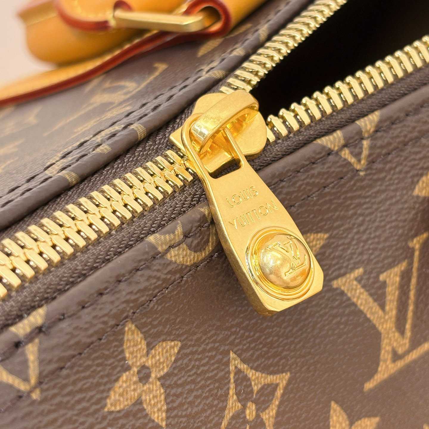 Louis Vuitton Keepall Bandoulière 35 M2A210 - DesignerGu