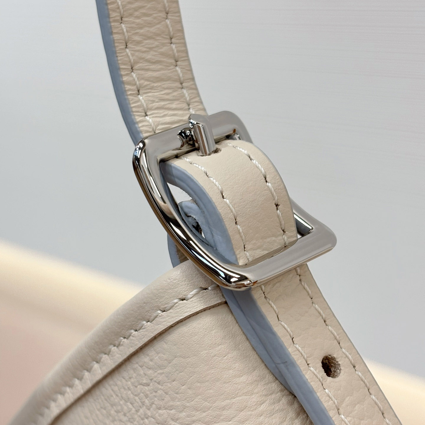 Louis Vuitton Carryall East-West M2A369 - DesignerGu