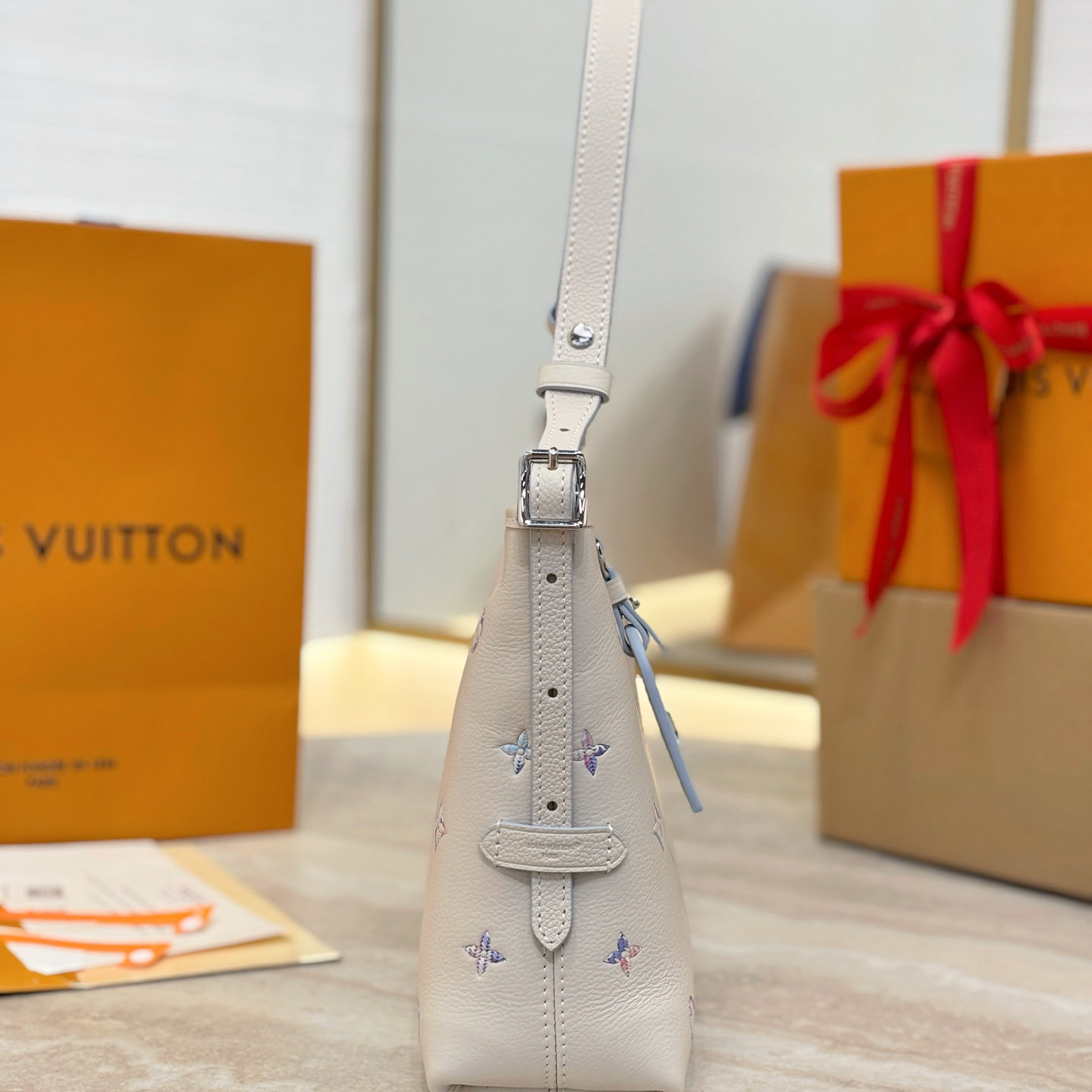 Louis Vuitton Carryall East-West M2A369 - DesignerGu