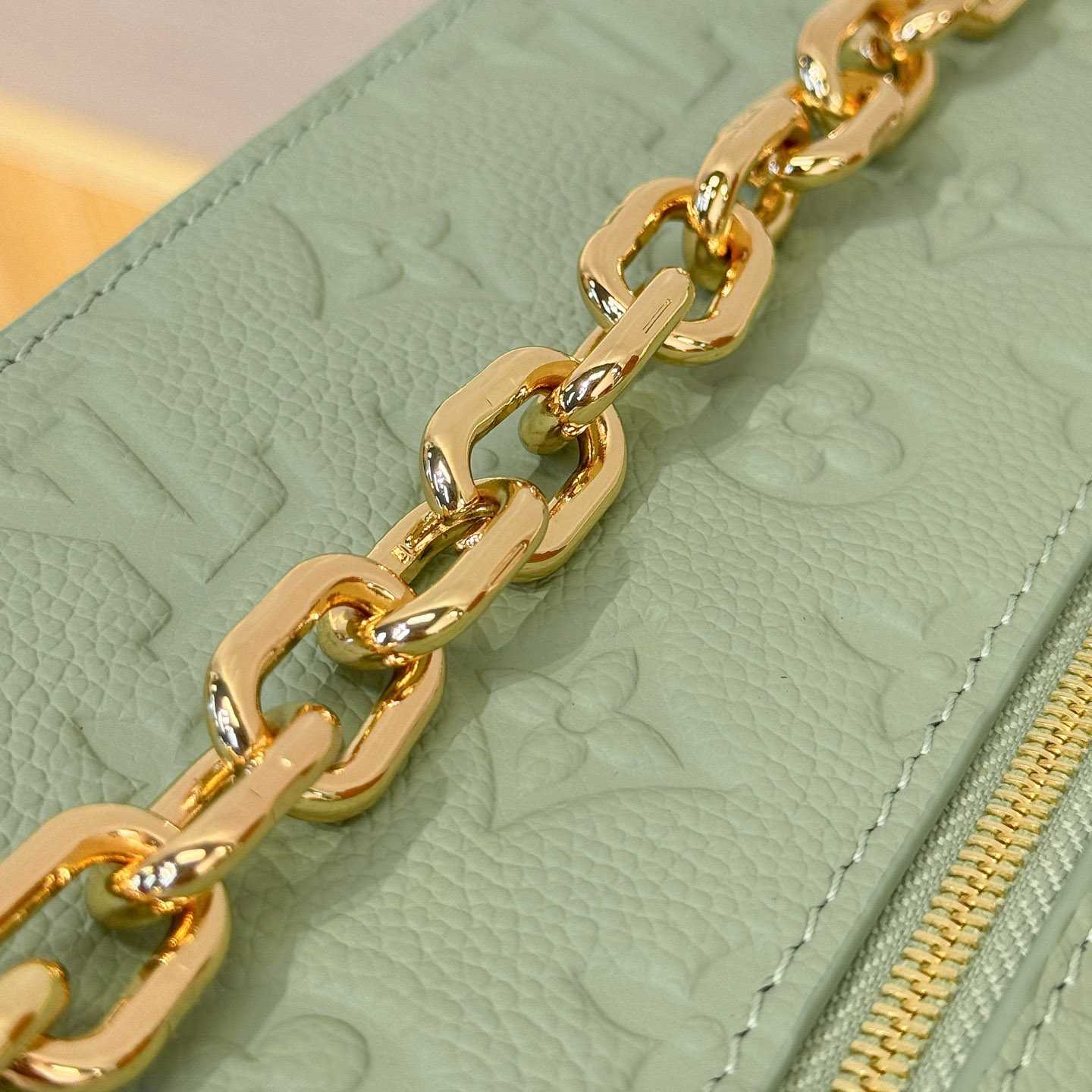 Louis Vuitton Pochette Métis East-West M2A339 - DesignerGu